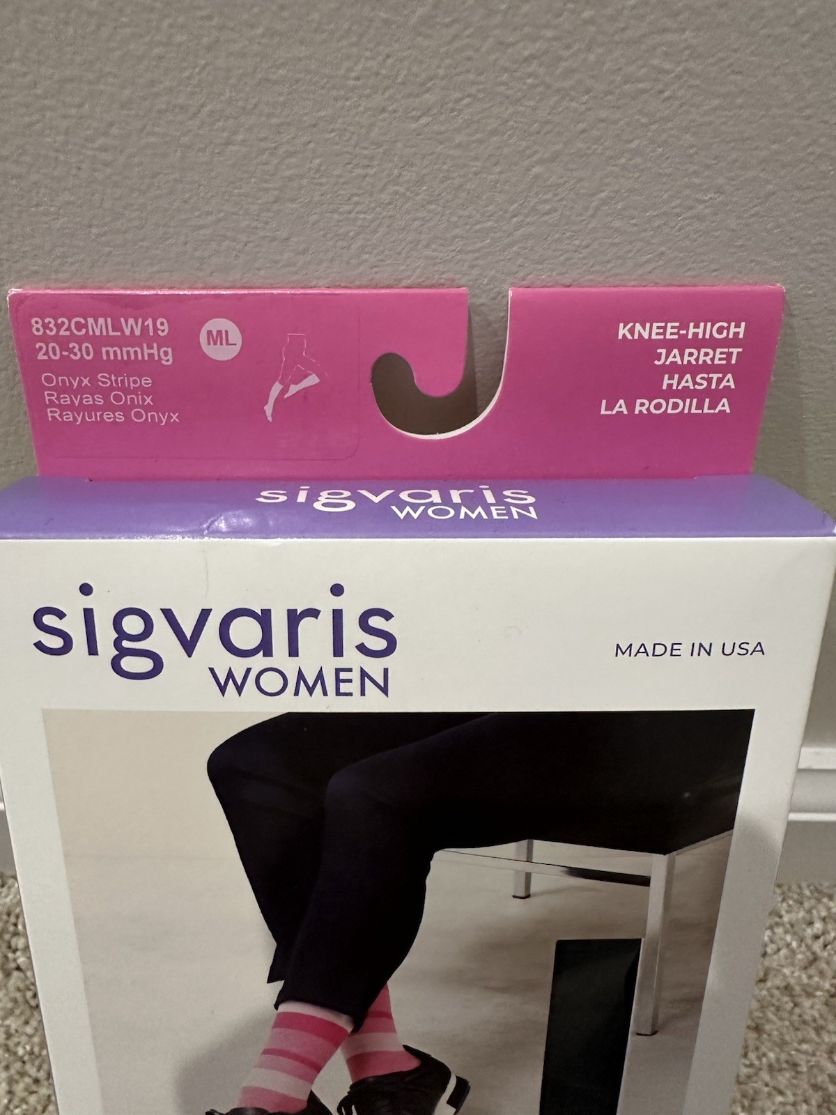 Sigvaris Women’s 20-30 mmHg Knee High Med Compress Stockings Size ML Onyx Stripe