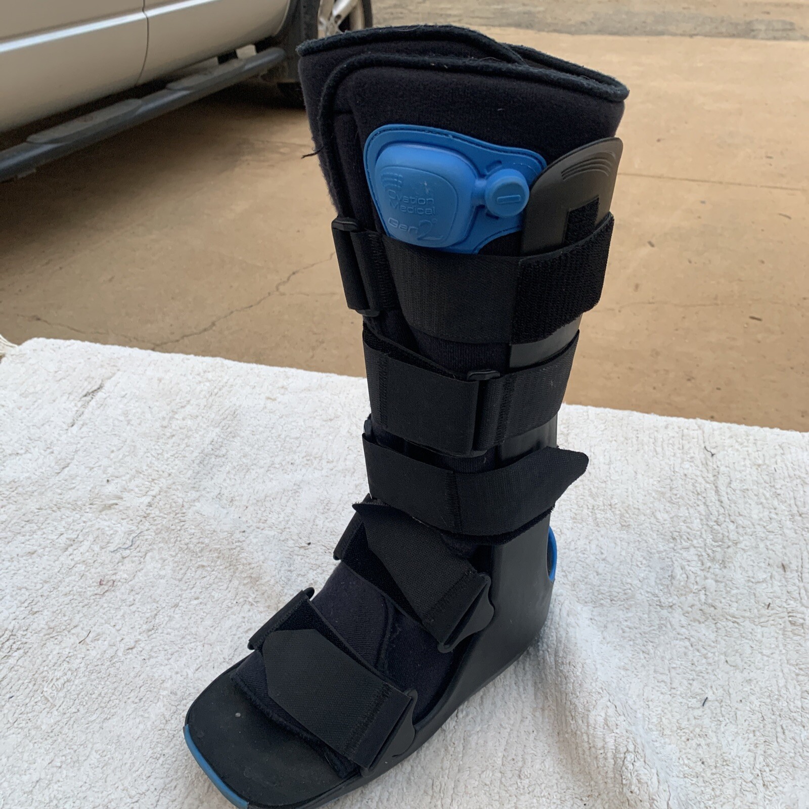 Ovation Medical Gen 2 Medium Walking Boot, Liner with Pneumatic Pump, Black Blue