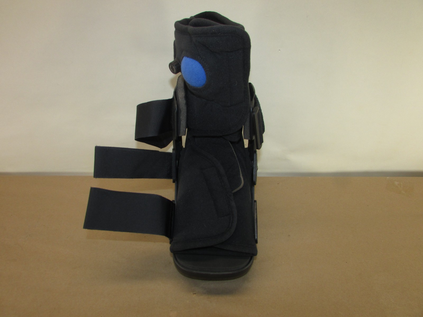 United Ortho USA14111 Short Air Cam Walker Fracture Boot XS