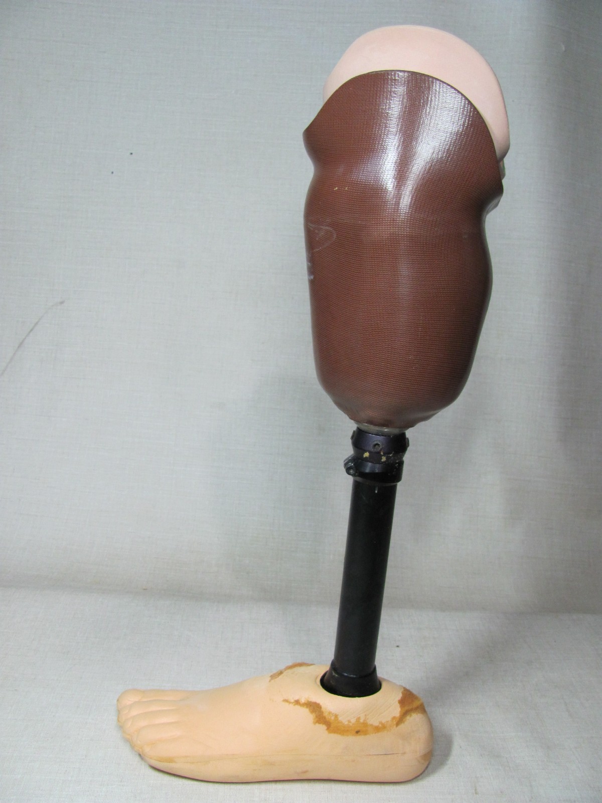 DYCOR ADL PROSTHETIC LEG LEFT BELOW-KNEE WITH SOCKET AND FOOT MADE IN USA
