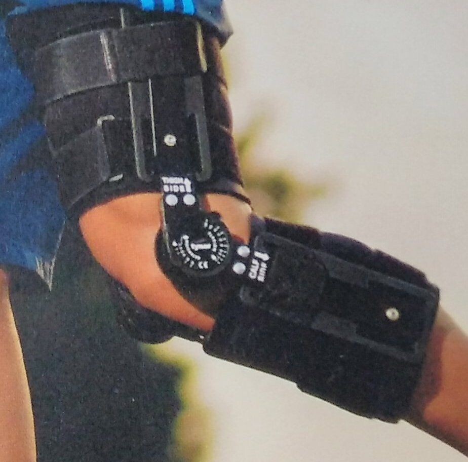 Tynor Adjustable R.O.M. Knee Brace for Multiple Orthopedic Problems Universal