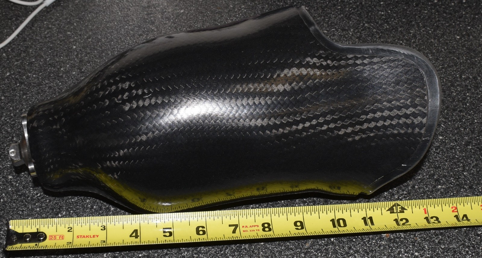 BELOW-KNEE CARBON FIBER PROSTHETIC SOCKET CUP
