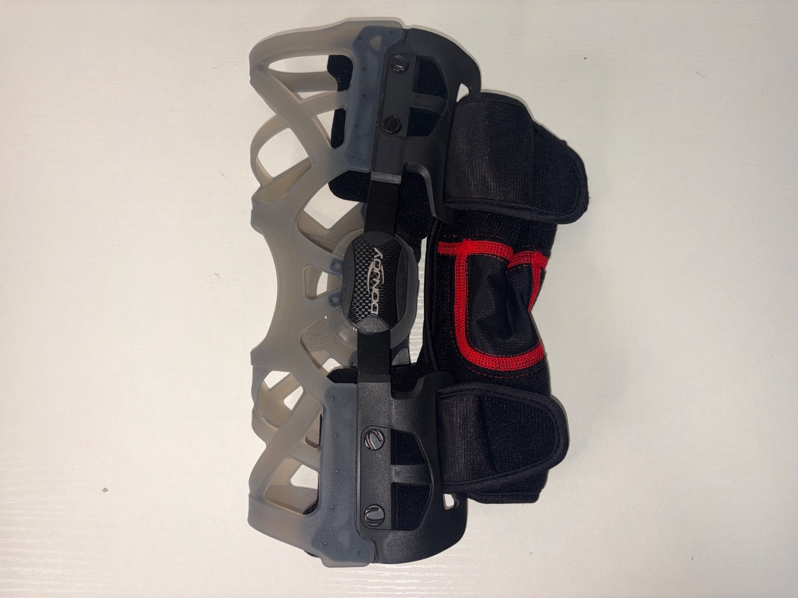 New DonJoy OA Reaction Web Knee Brace Medium M Left/Right 11-7427-3