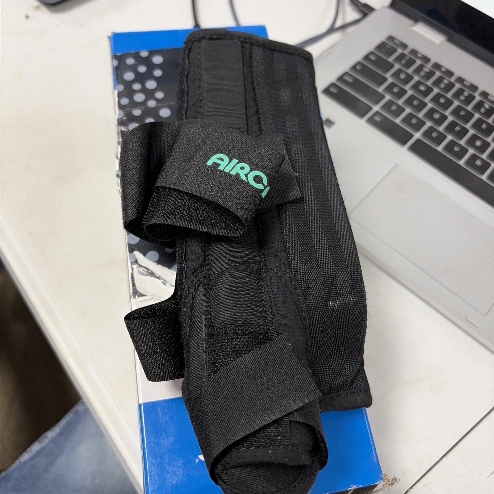 AIRCAST A2 wrist Brace, Sz Small, Rt Arm/Hand, Black New With Box And Directions