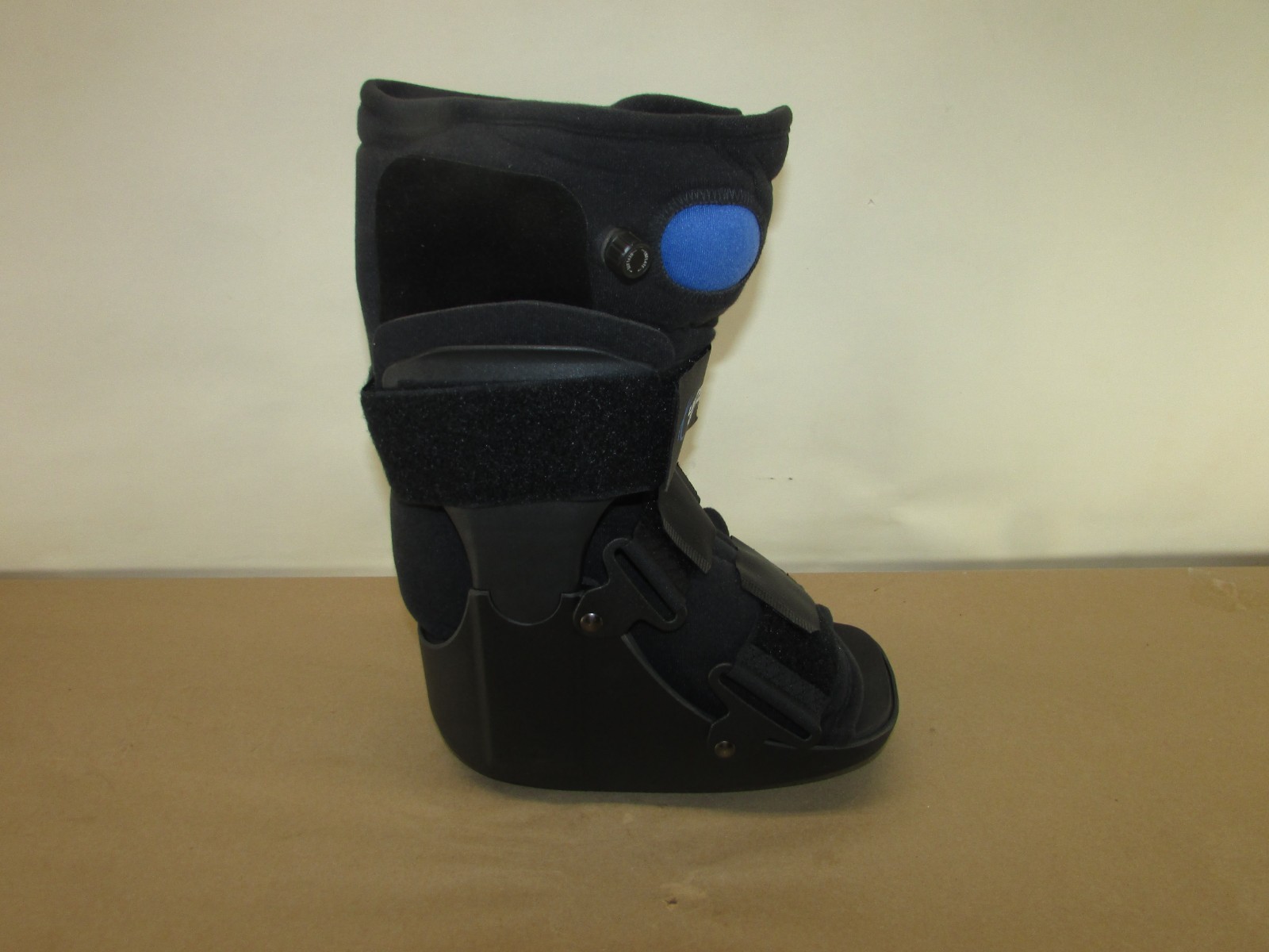 United Ortho USA14111 Short Air Cam Walker Fracture Boot XS