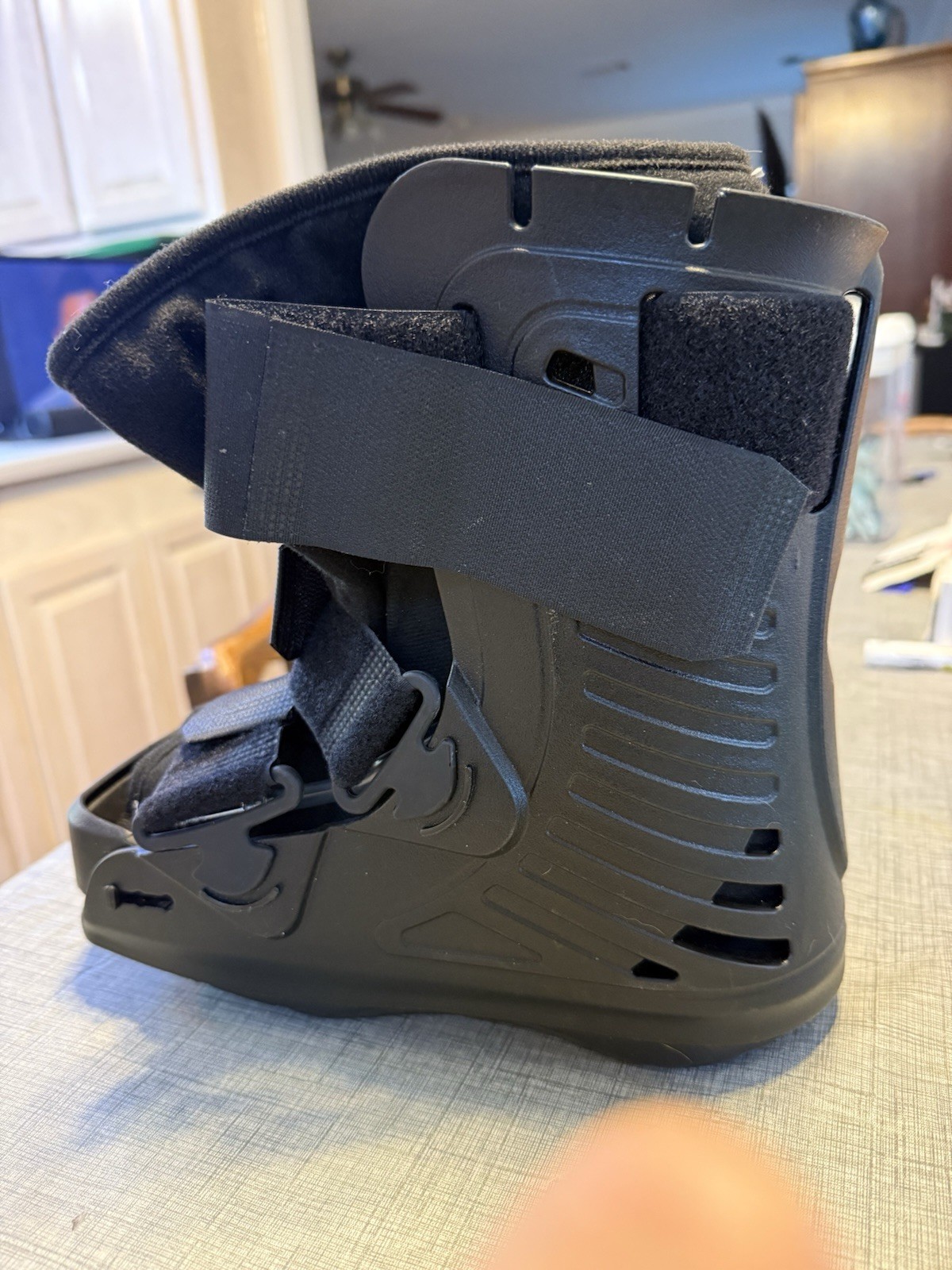 Short Air Walking Boot Ortho Fracture/Sprain-Fits L/R Foot -Size Small