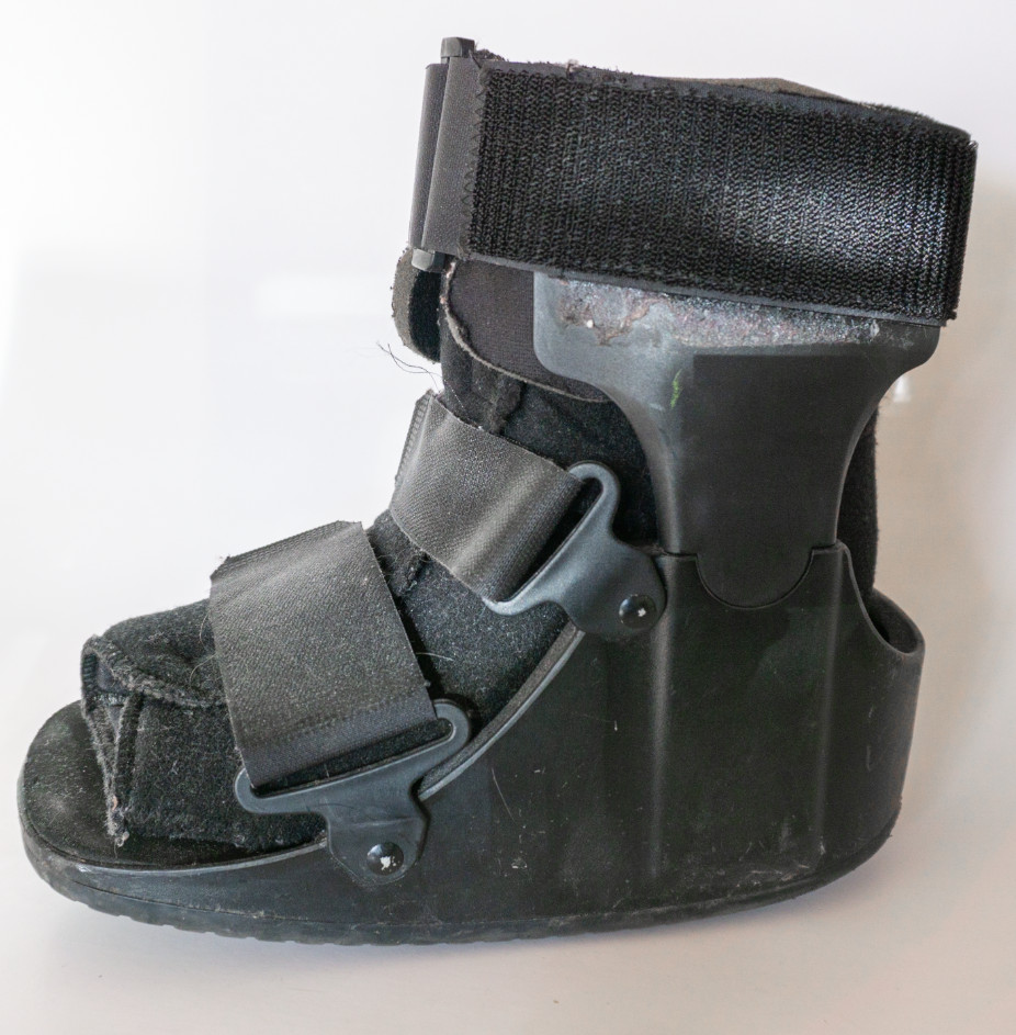United Ortho USA14013 Short Cam Walker Fracture Boot Extra Small Medi Black Used
