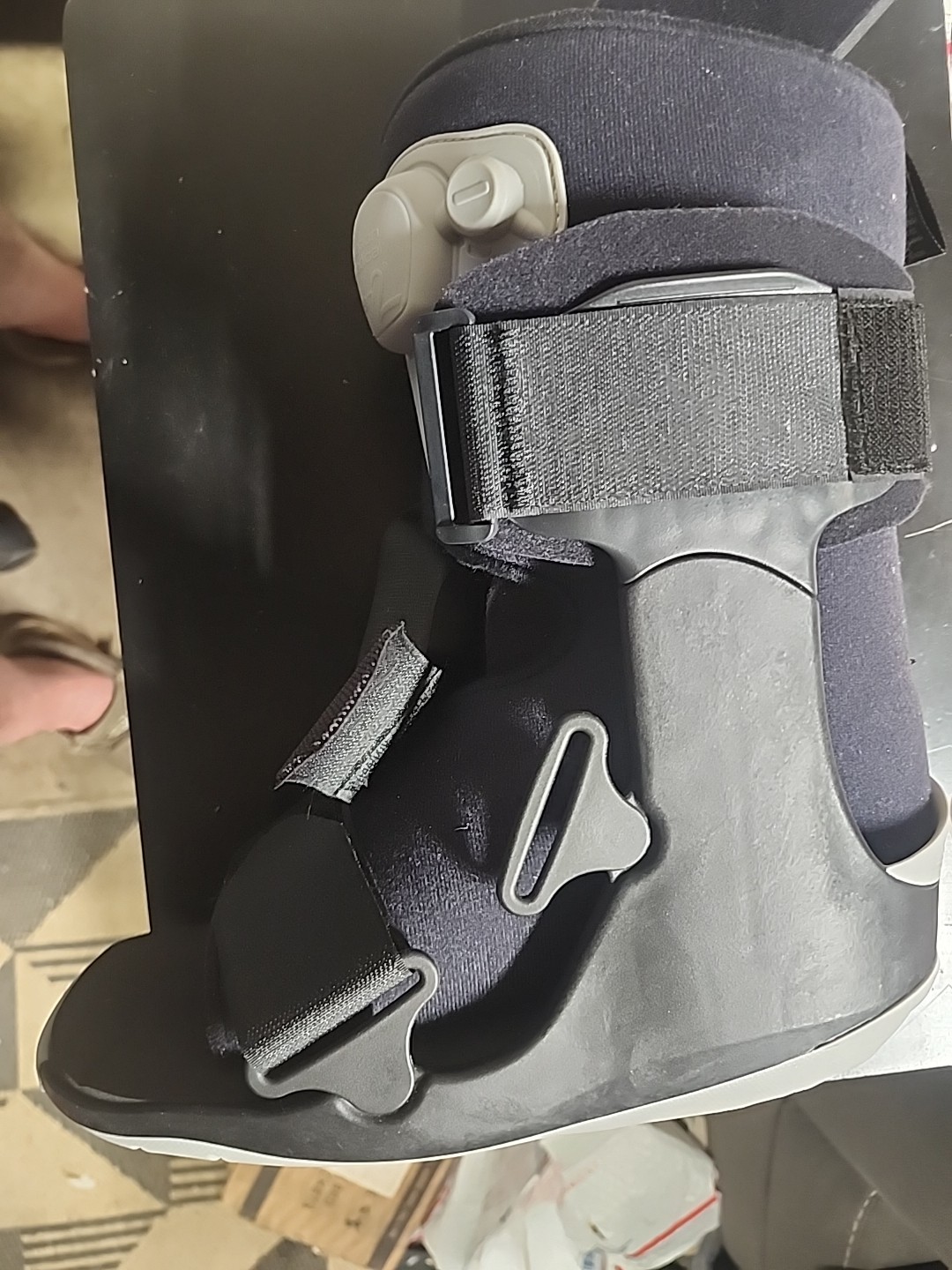 Ovation Medical Gen 2 Standard Pneumatic Walker Fracture Boot Adjustable Used