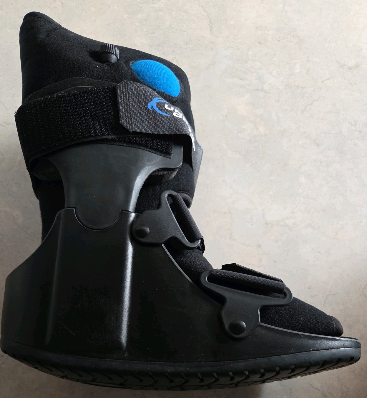 United Ortho USA14013 Short Cam Walker Fracture Boot Small Black