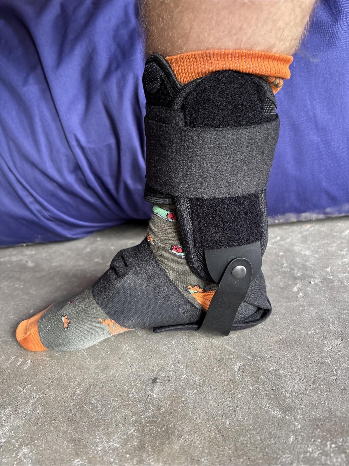 Ankle Brace with Side Stabilizing Pads, Slim Fit Adjustable & Breathable Large