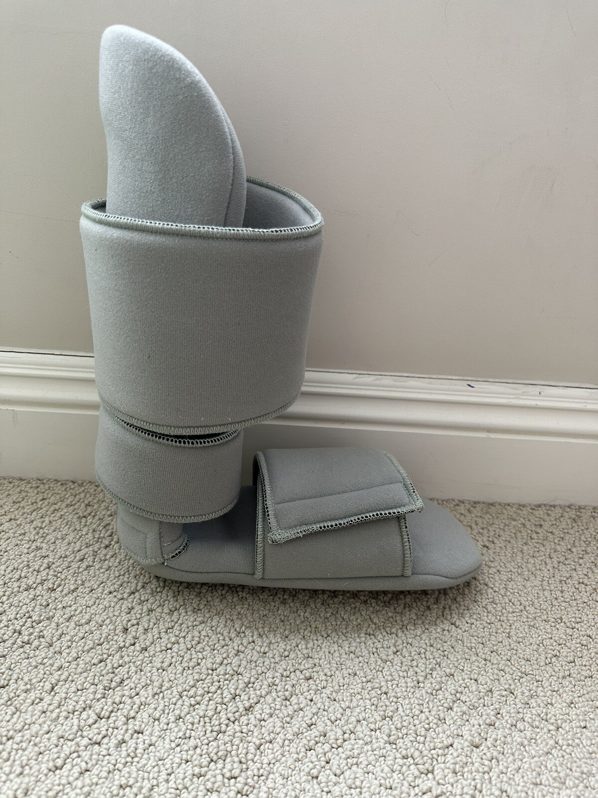 Padded Brace Splint 90 Degree Immobilizing Stretching Sleeping Boot Size Medium