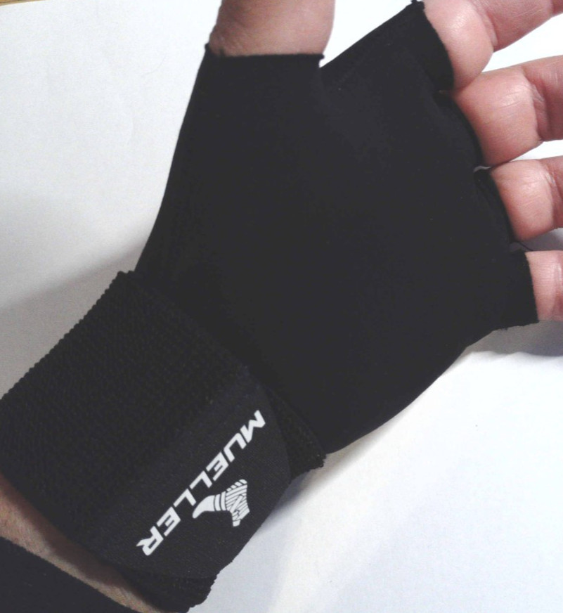 Mueller Sports Medicine Compression Support Aching Hand Black Glove Left Right