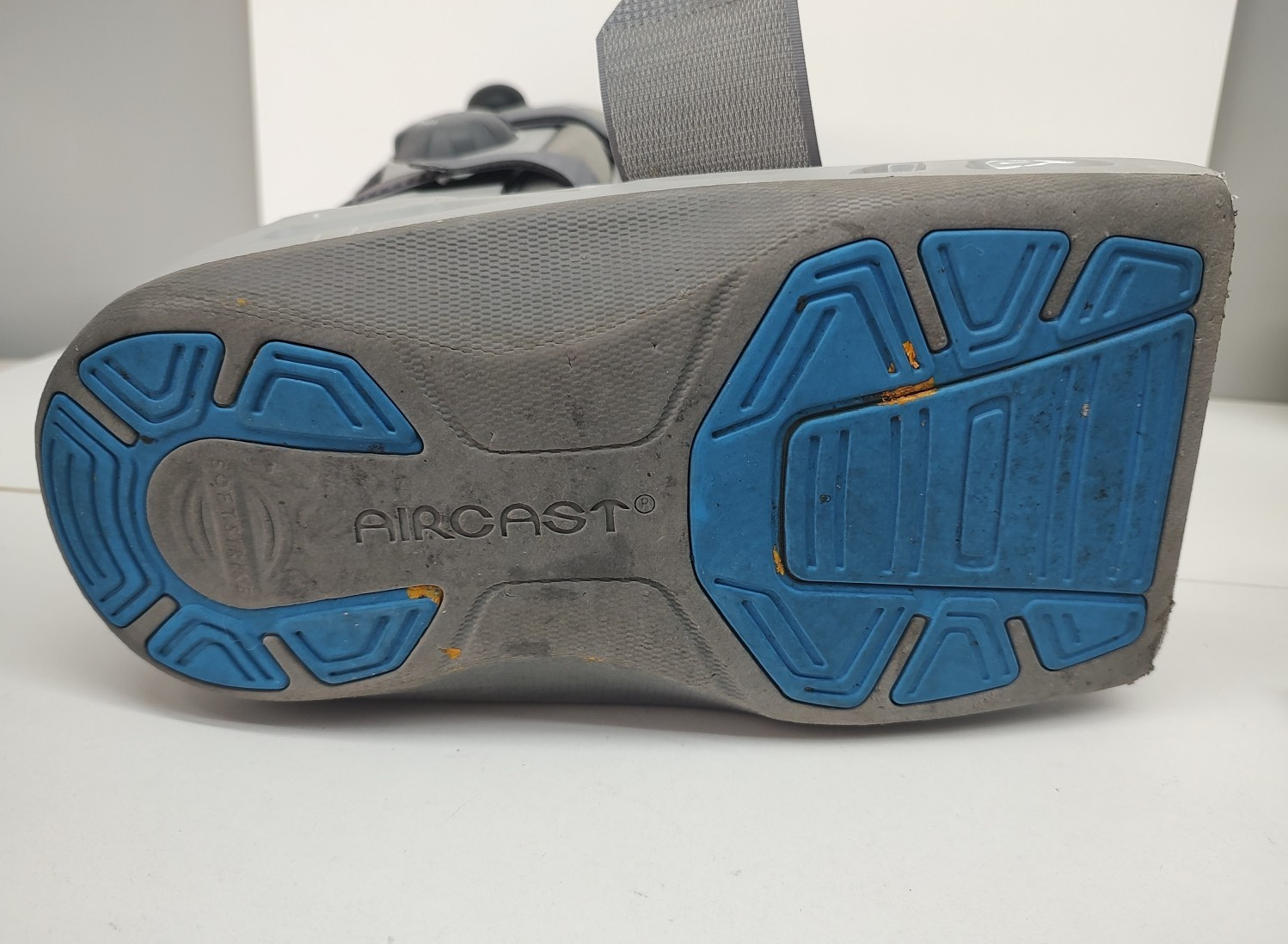 AirCast Soft Strike Walking Pneumatic Pump Boot Walking Cast Size M