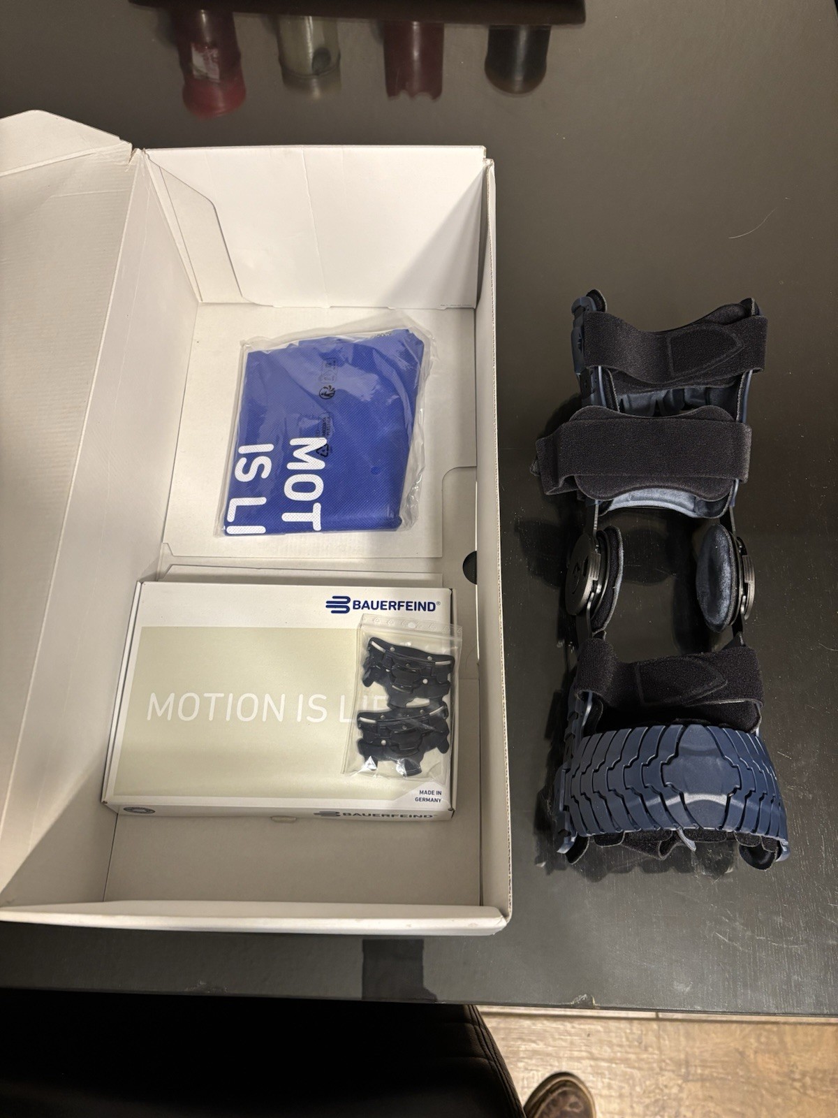 Bauerfeind SecuTec Gene Flex, Knee Brace Size 1 Adjust Type L Blue Color