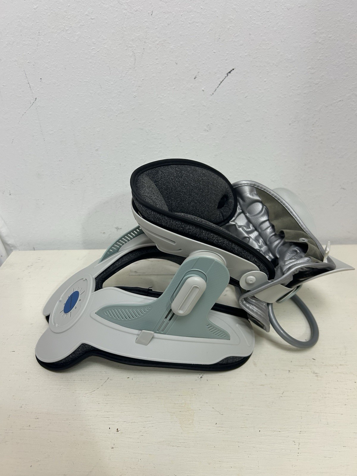 Twinklepoch Cervical Neck Traction Device Brace Adjustable No Pump – CLEAN