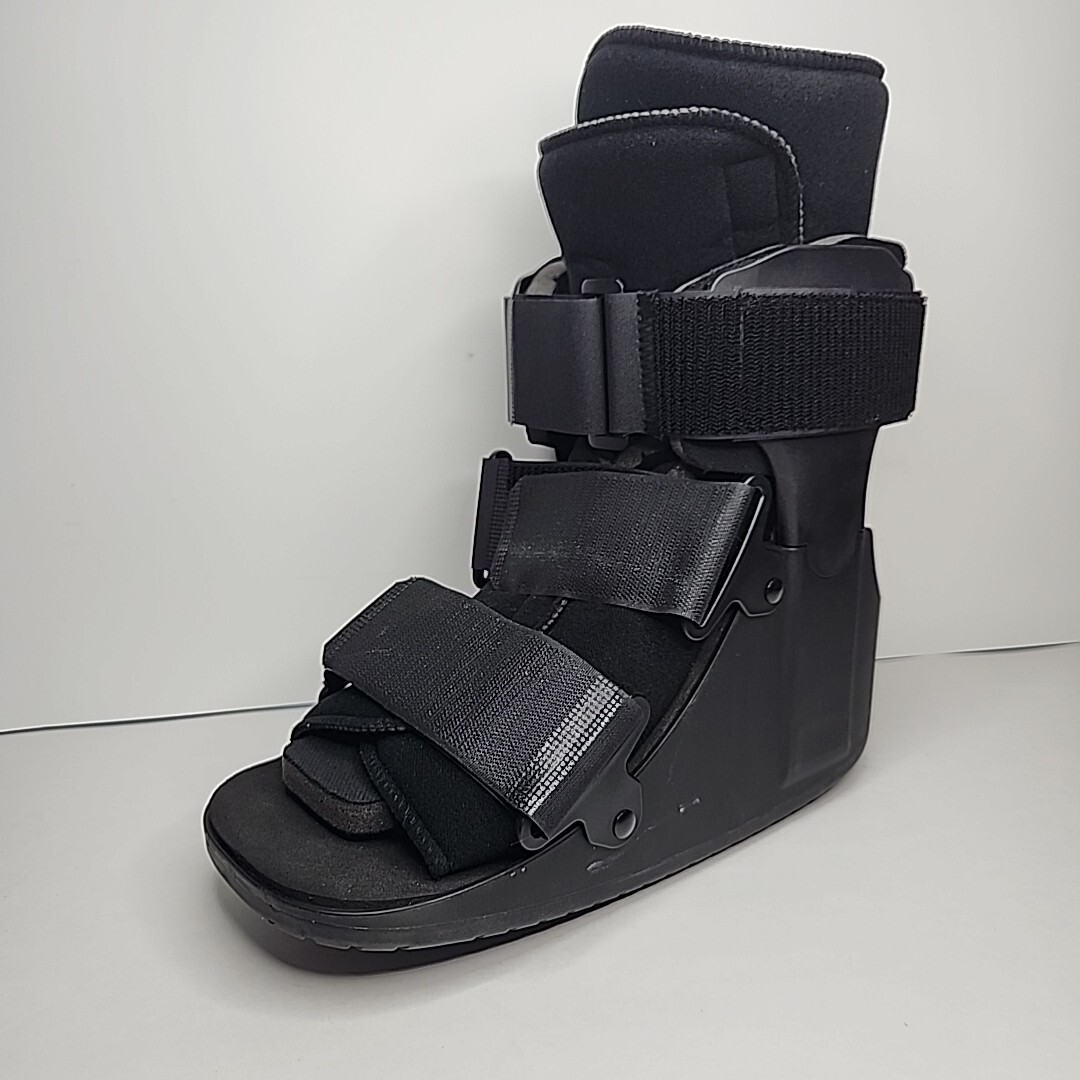 United Ortho USA14013 Short Cam Walker Fracture Boot, Medium, Black
