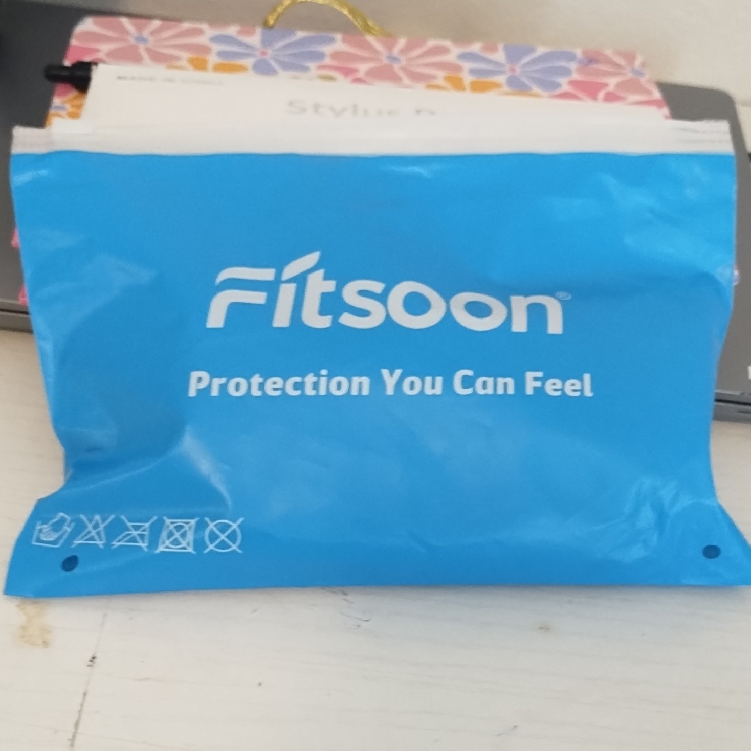 Fitsoon Adjustable Knee Brace Support for Stabilization PVC Black/Pink S/M CE