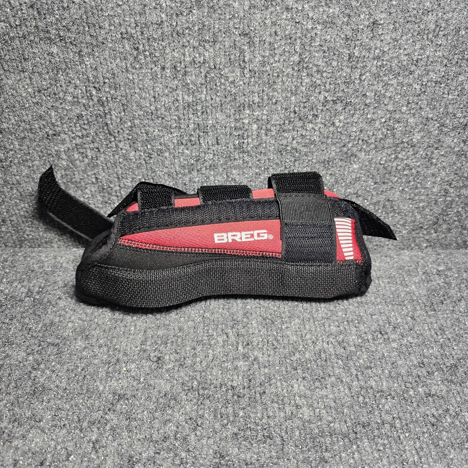 BREG Universal Wrist Brace Left Pediatric REF 100641-101 never used