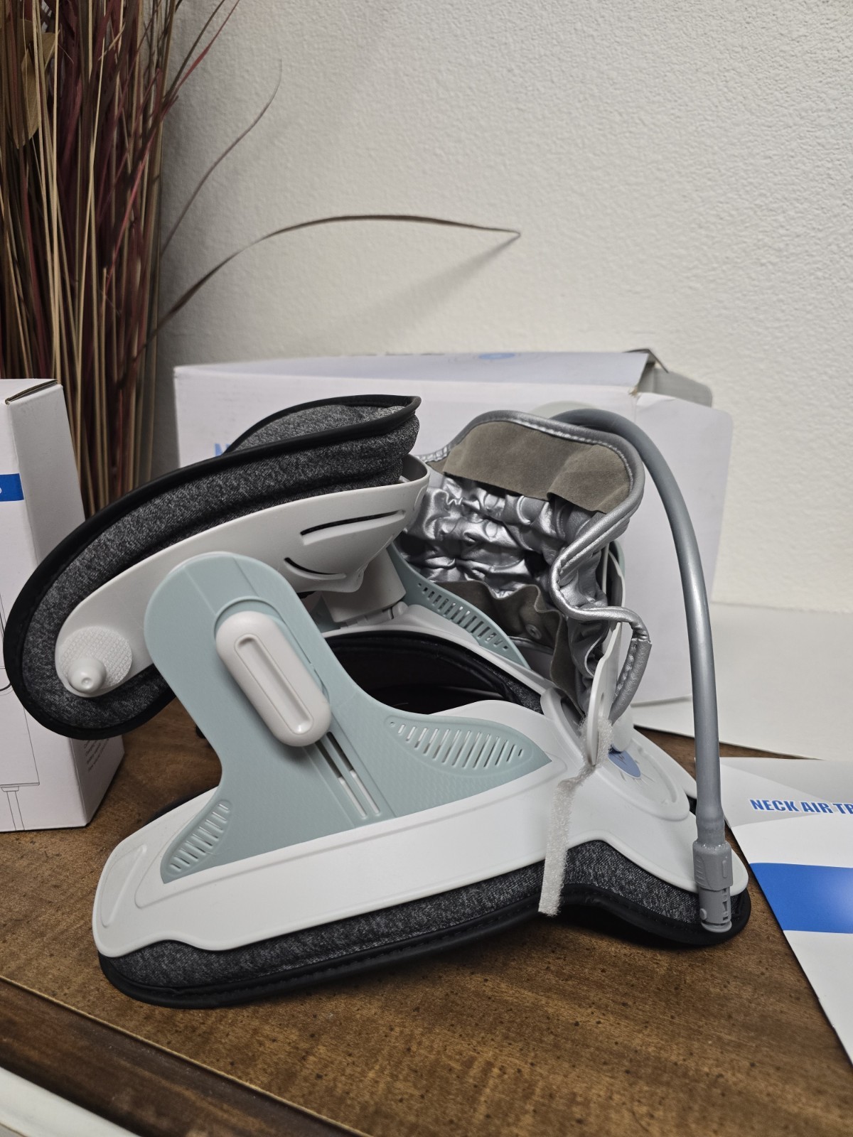 Neck Brace Cervical Neck Traction Device With Electric Pump. Air Pressure NEW
