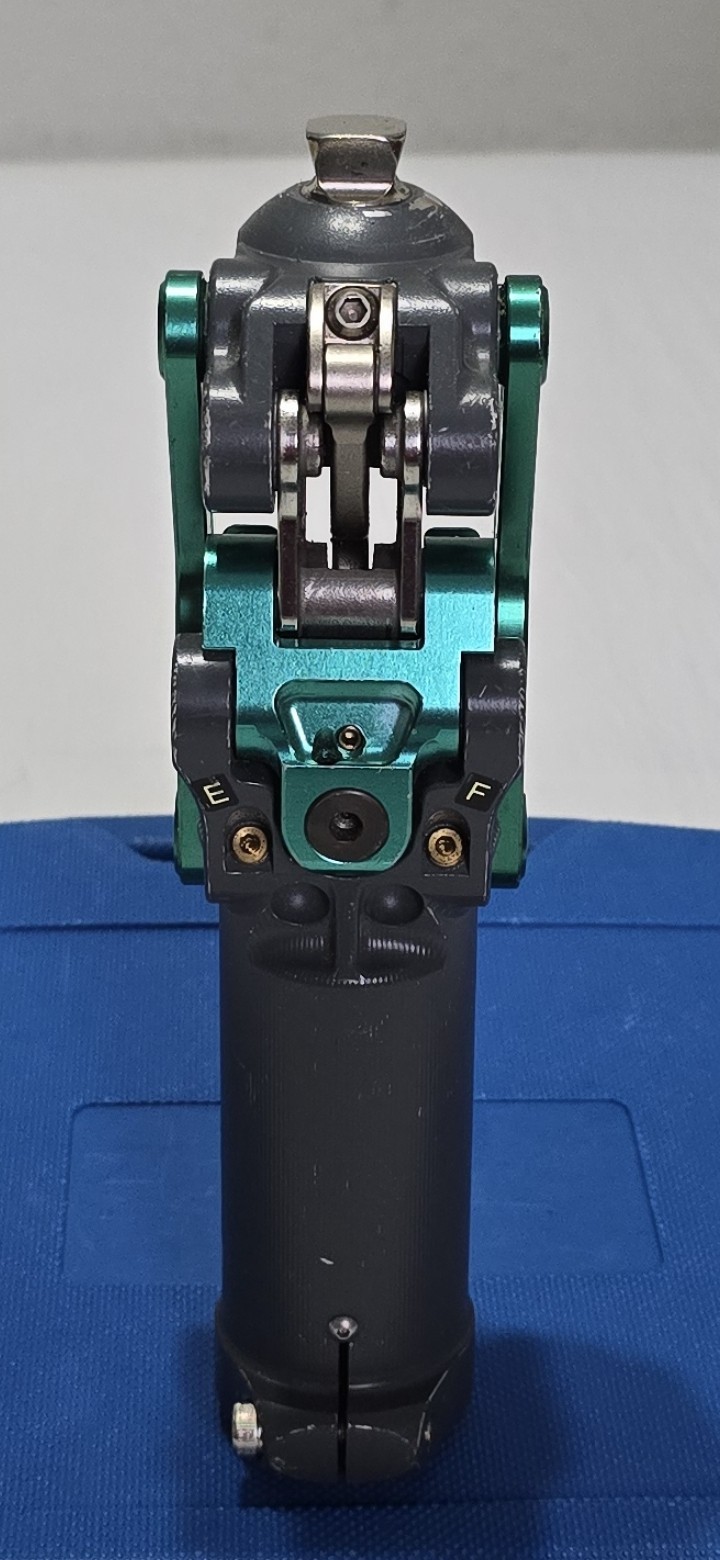Seattle Select Stance Flexión Polycentric Prosthetic Knee In Excellent Condition
