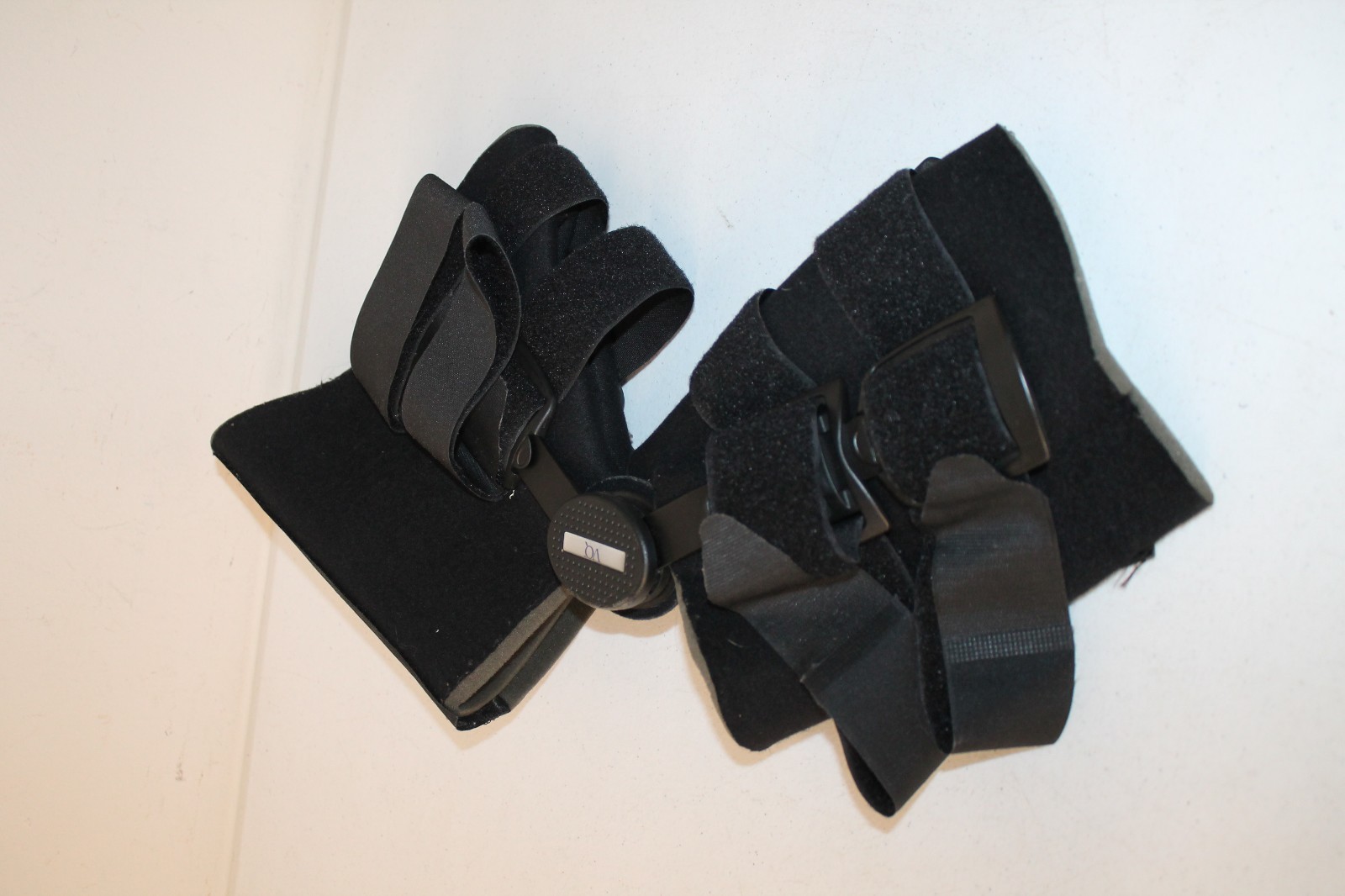 VQ Orthocare Black Hinged Knee Brace With Cushion Ligament Support