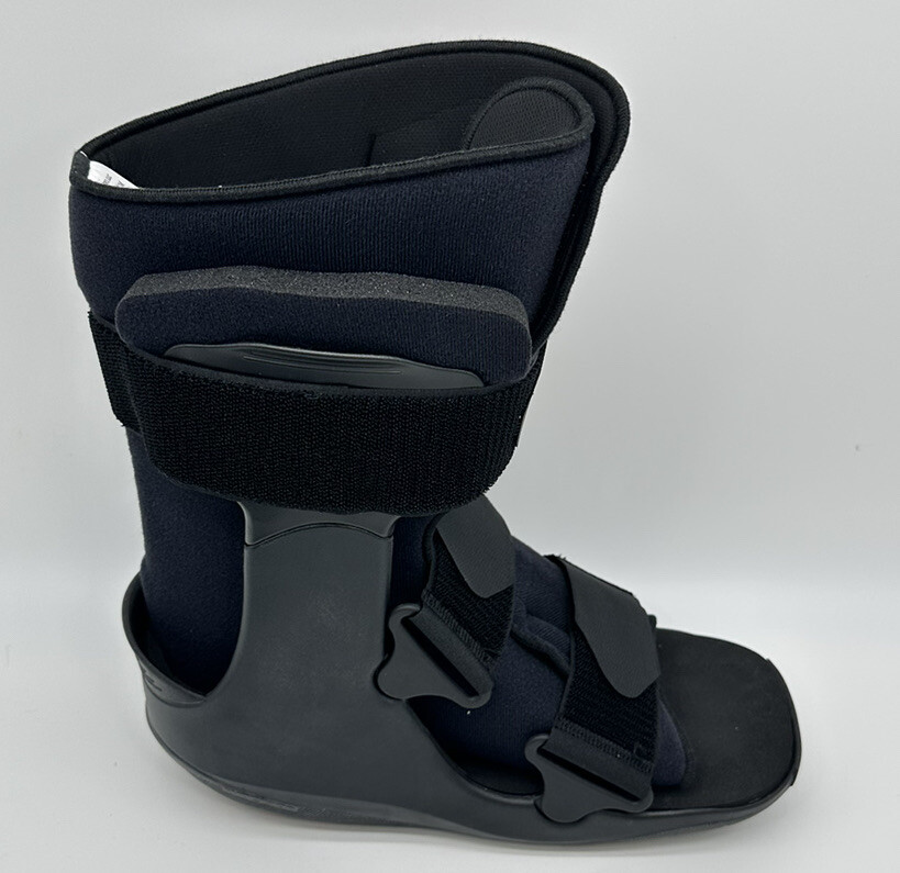 XcelTrax Ankle Walker Air Boot Hook & Loop Closure Male Medium *Fits 7-1/2 – 10