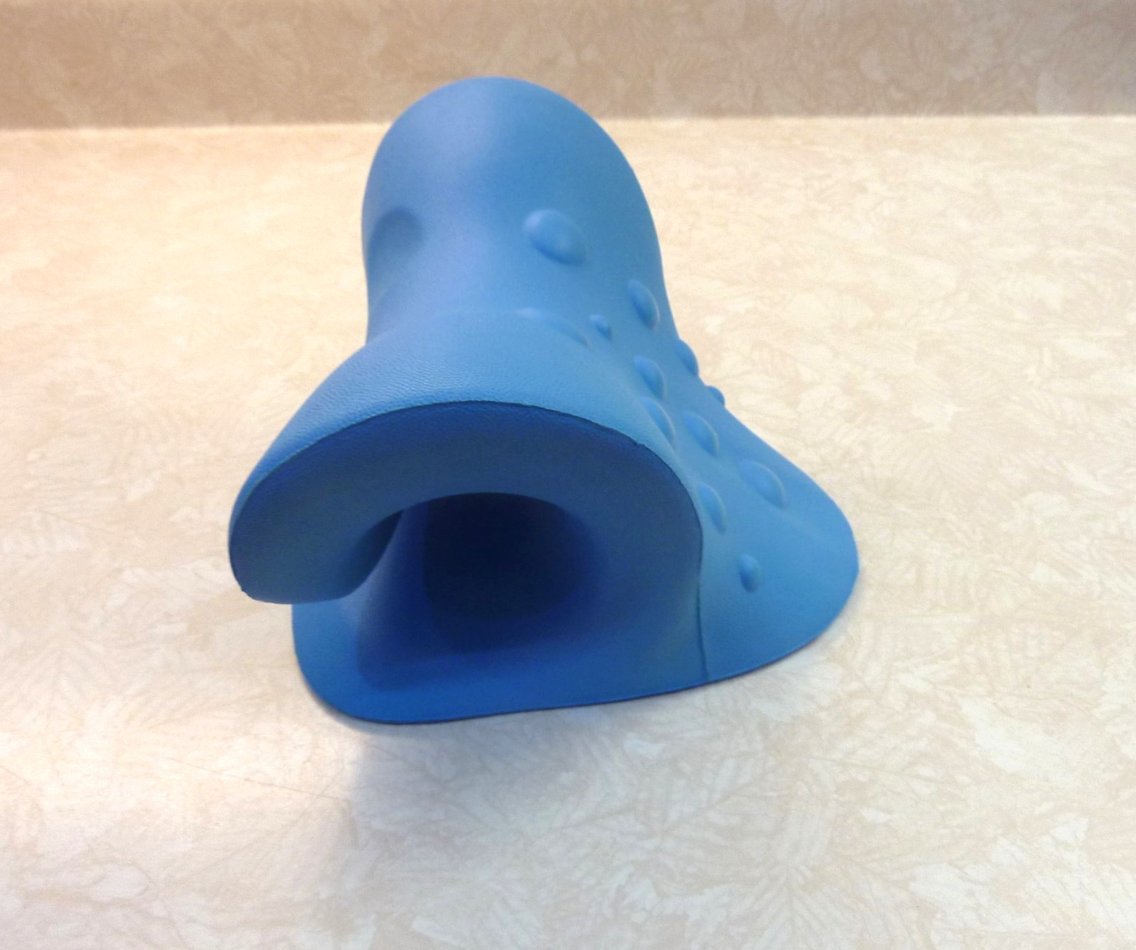 Compact Cervical Pillow and Traction Device for Comfortable Neck Support Kenko