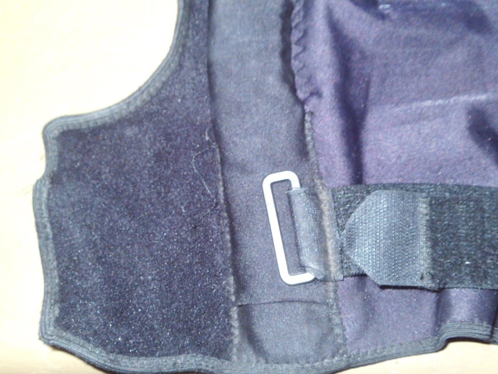 FOOTBALL KNEE BRACE BIOSKIN W/METAL SUPPORT RODS EXCELLENT COND. FREE SHIPPING