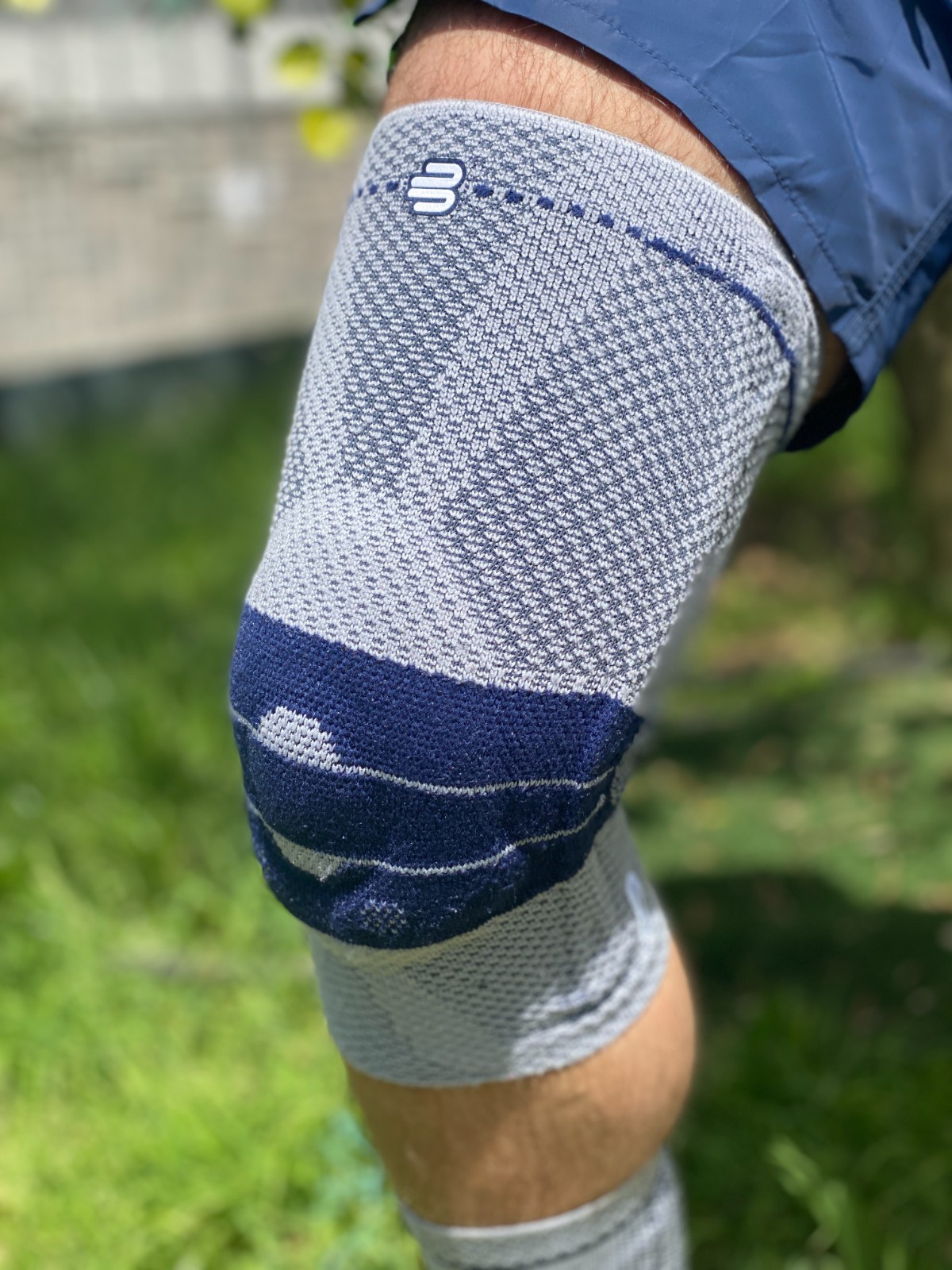 Bauerfeind GenuTrain Size 4 Knee Joint Brace Patella Support Sleeve ACL Menisc