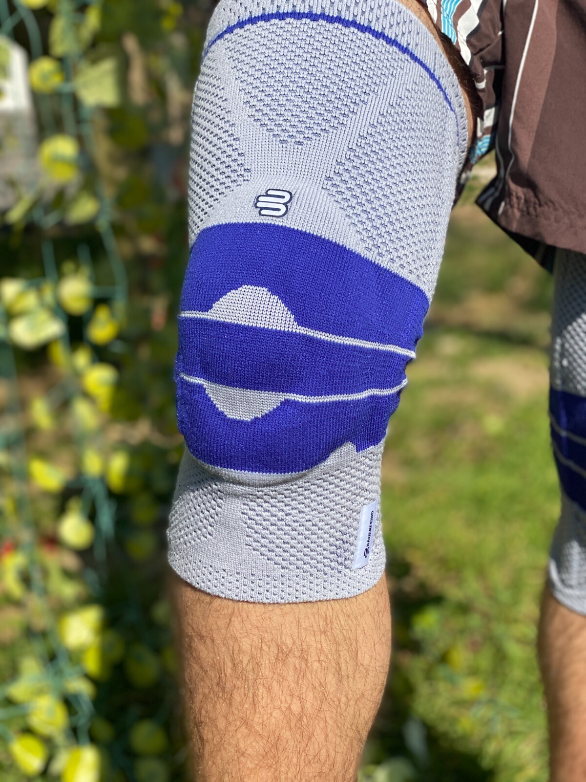 Bauerfeind GenuTrain Size 4 Knee Support Sleeve Gray Blue Compression