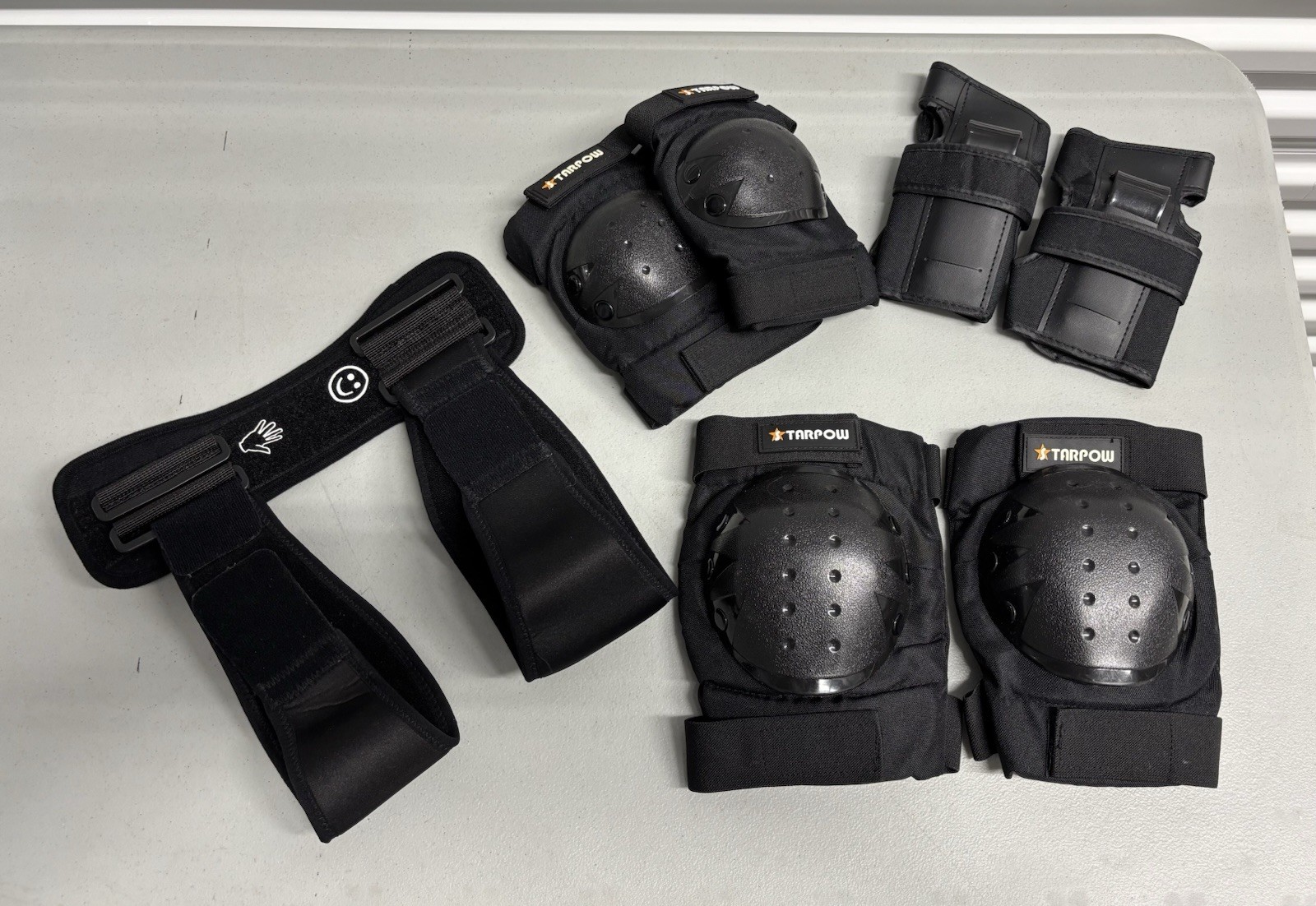NEW! Tarpow Multiuse Kneepad, Elbow & Hand Protective Set Bonus Elbow Brace