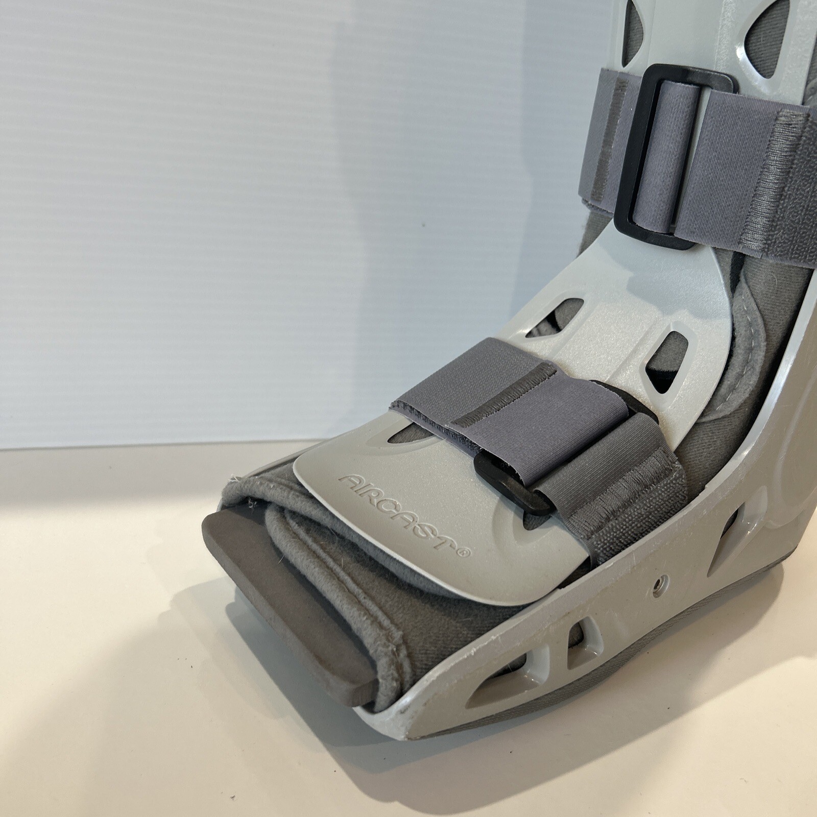 Aircast Softstrike Walking Post Surgical Boot Air Bag Pump Walking Cast DJO