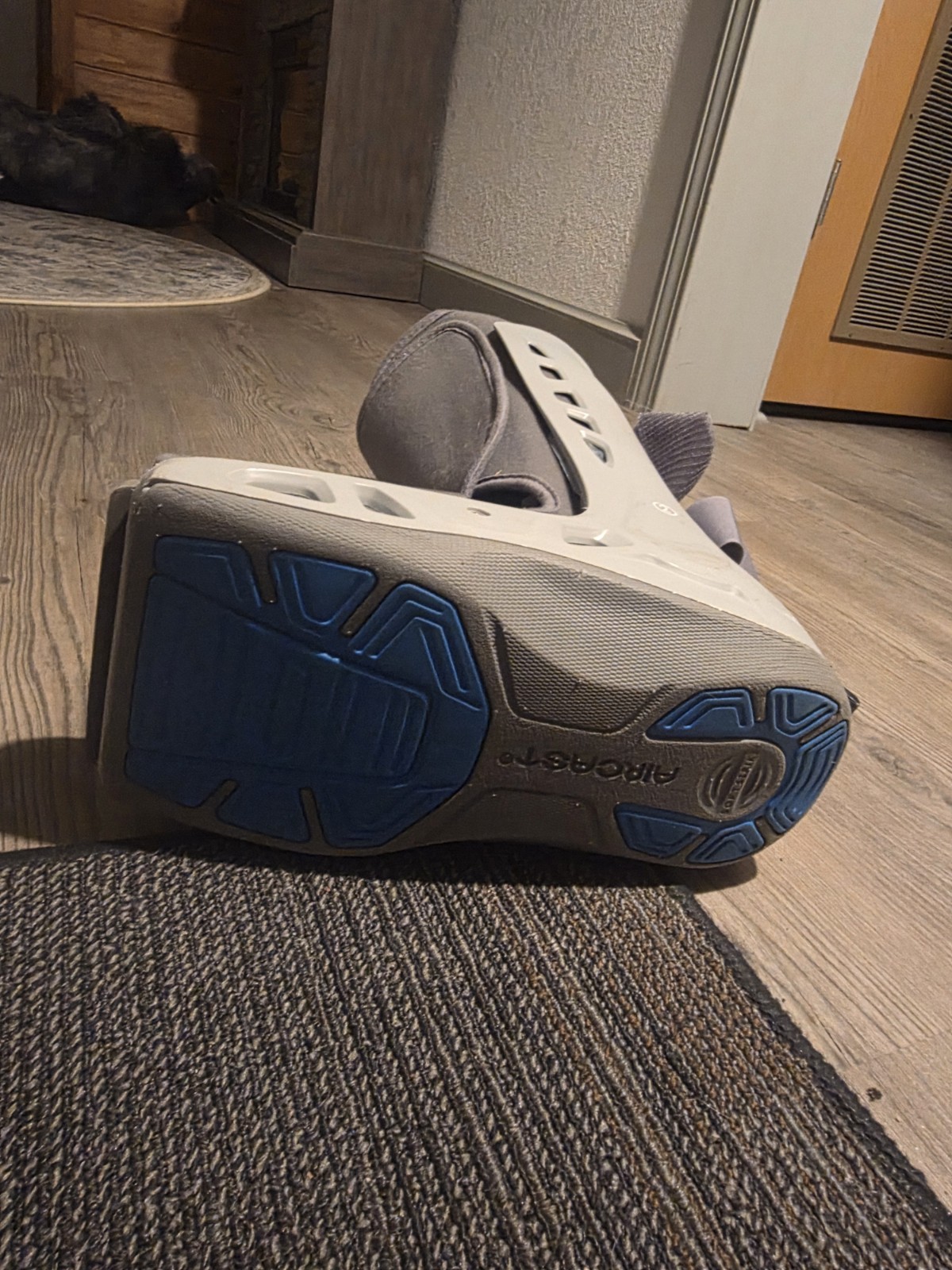 Aircast Softstrike Walking Boot Side Pump Inflation Size Medium