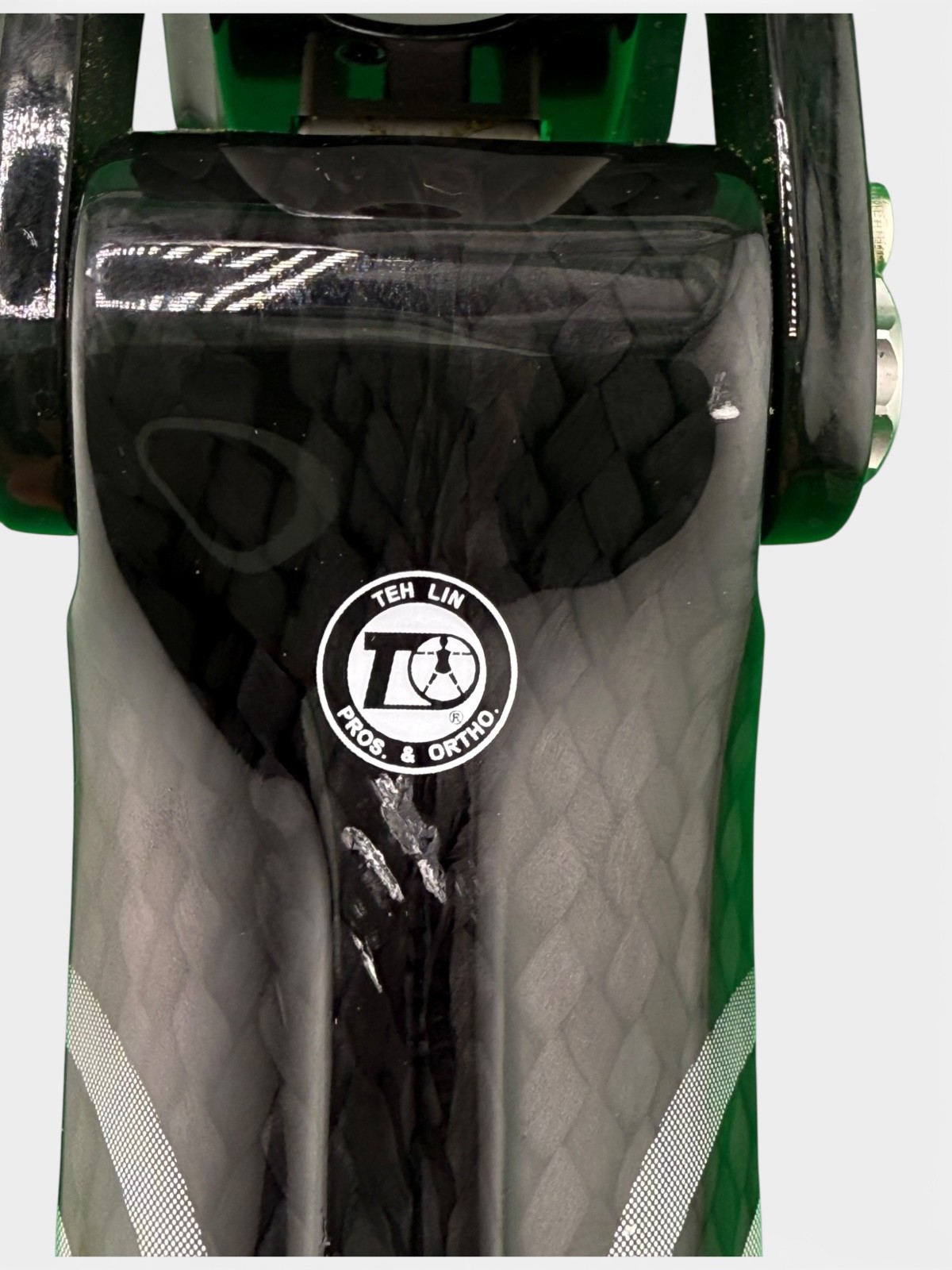 Phoenix Graph-Lite Graph lite prosthetic knee. Pneumatic prosthetic knee.