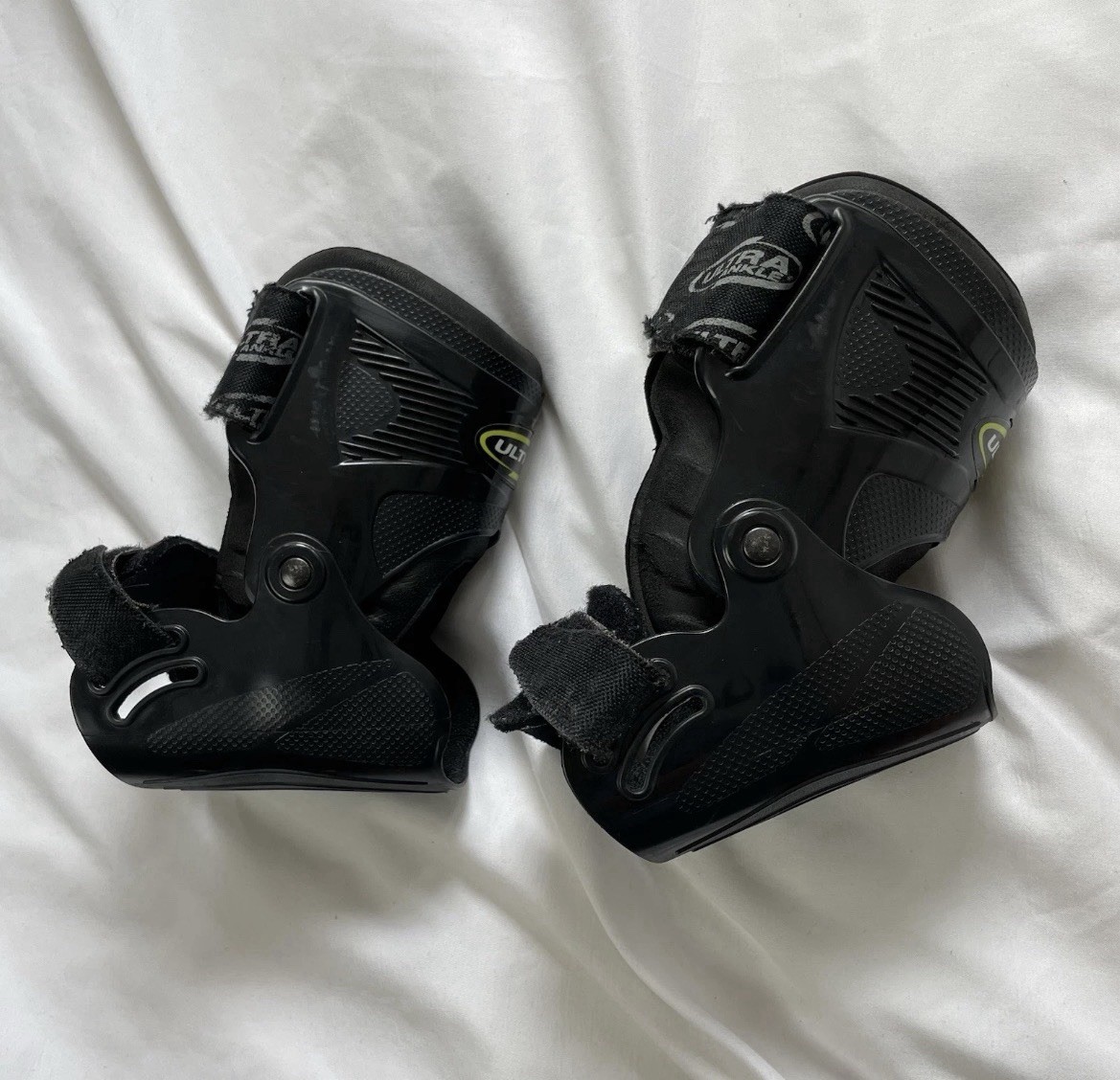 Ultra Zoom Ankle 2 Brace Shoe Wear Sports Leg Injury Prevention S/M Black – Used