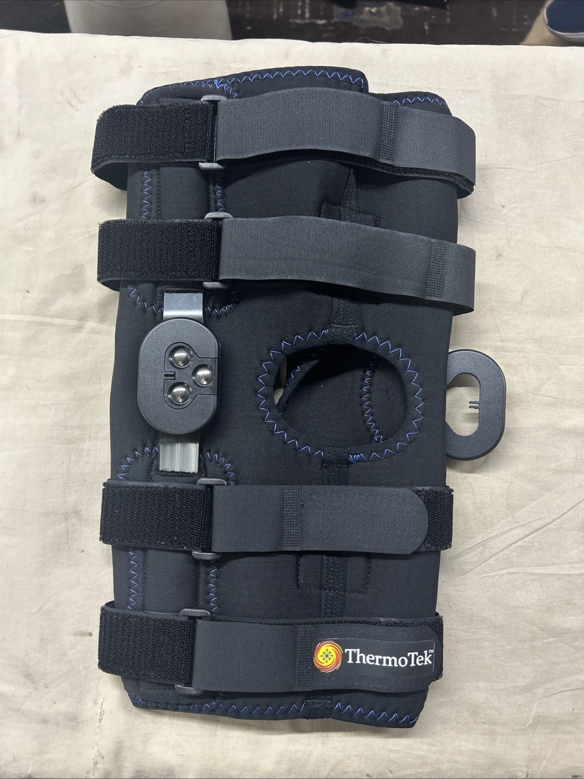New Thermotek Hinged Knee Brace M Support Protection