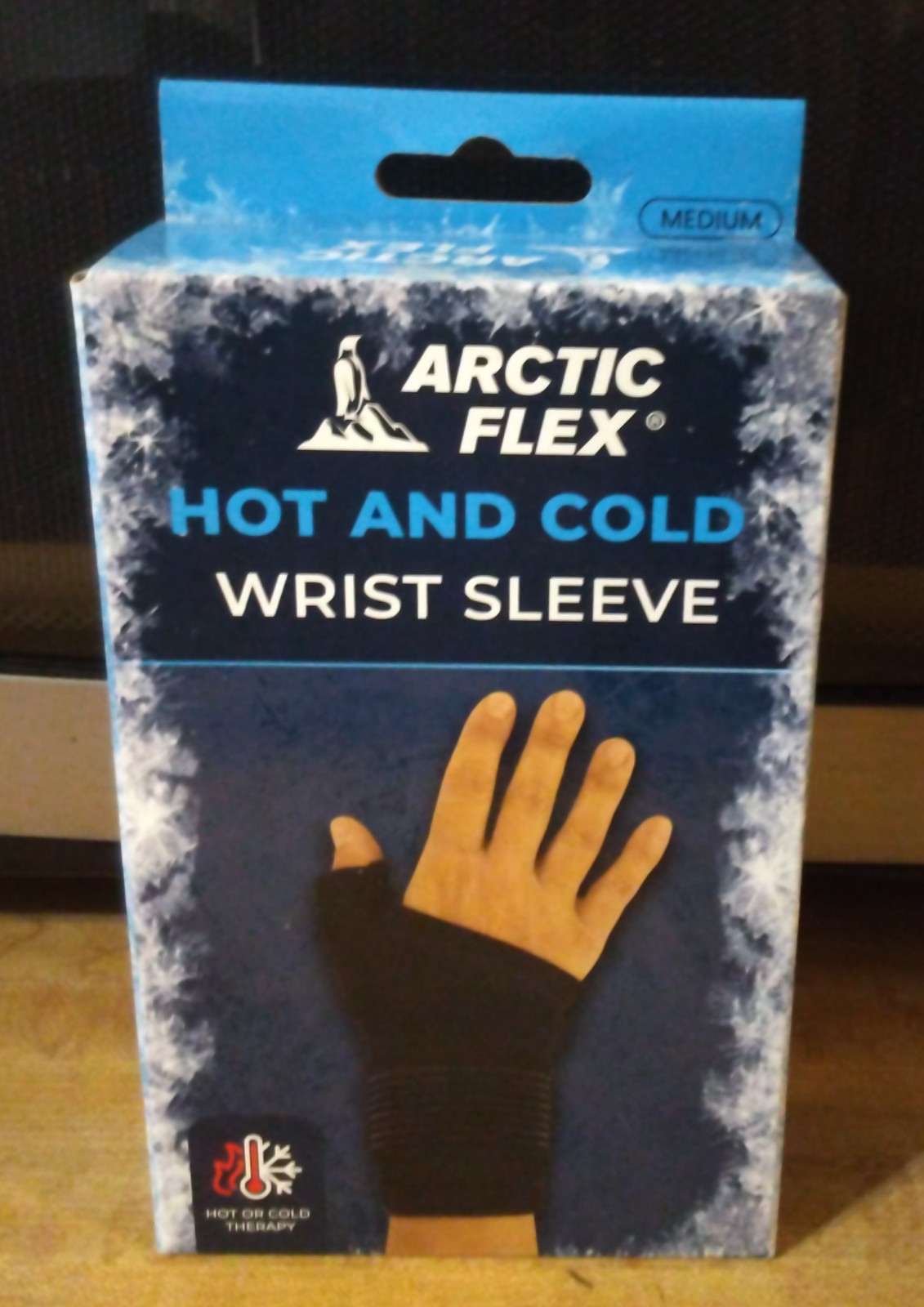 Arctic Flex Wrist Wrap MED Icy Hot Pack Compression Therapy Reusable NEW Carpal