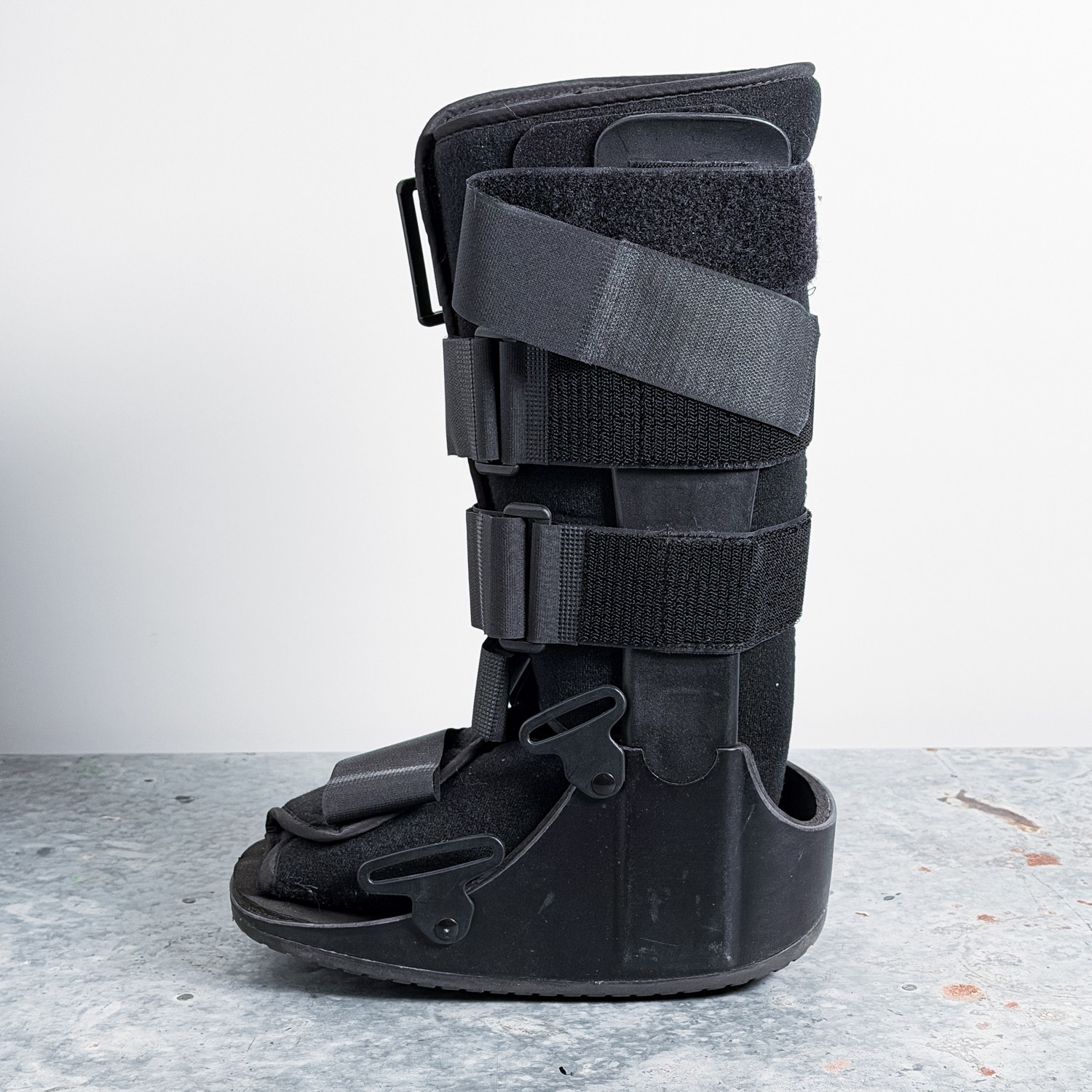 United Ortho US14105 Air Cam Walker Fracture Boot Black – Small