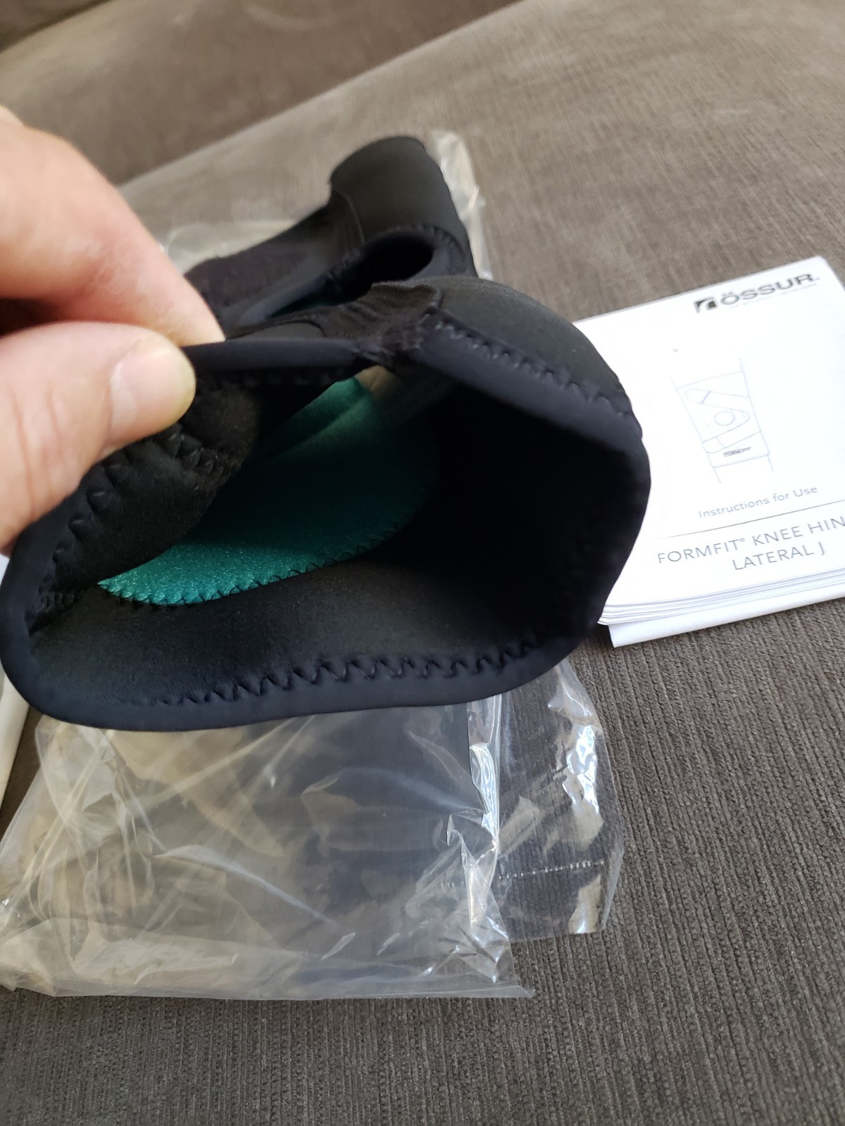 Ossur Form Fit Hinged Pull-On Lateral Right Knee J Brace Size Small – BRAND NEW!