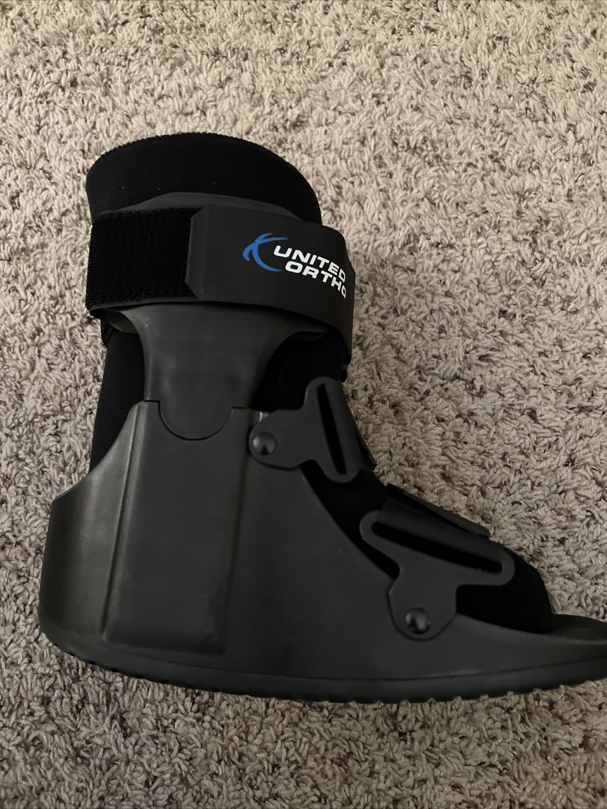 Open Box United Ortho Short Cam Walker Fracture Boot (Small) Size 4 1/2- 6 1/ 2