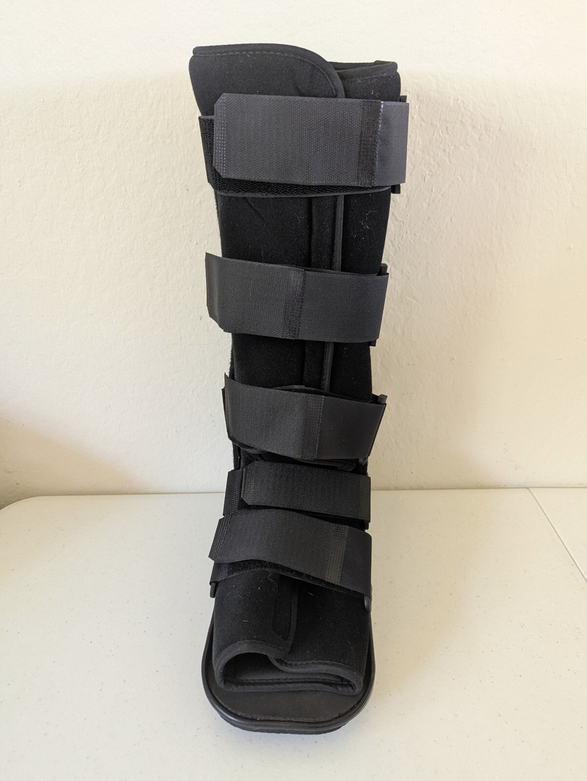 MEDLINE Full Leg Boot REF ORT28100M – Size Medium – Gently Used