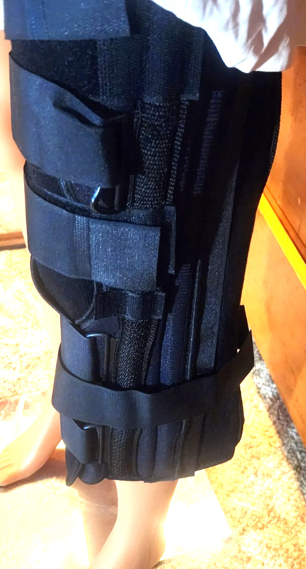 DeRoyal universal form fit knee leg brace immobilizer