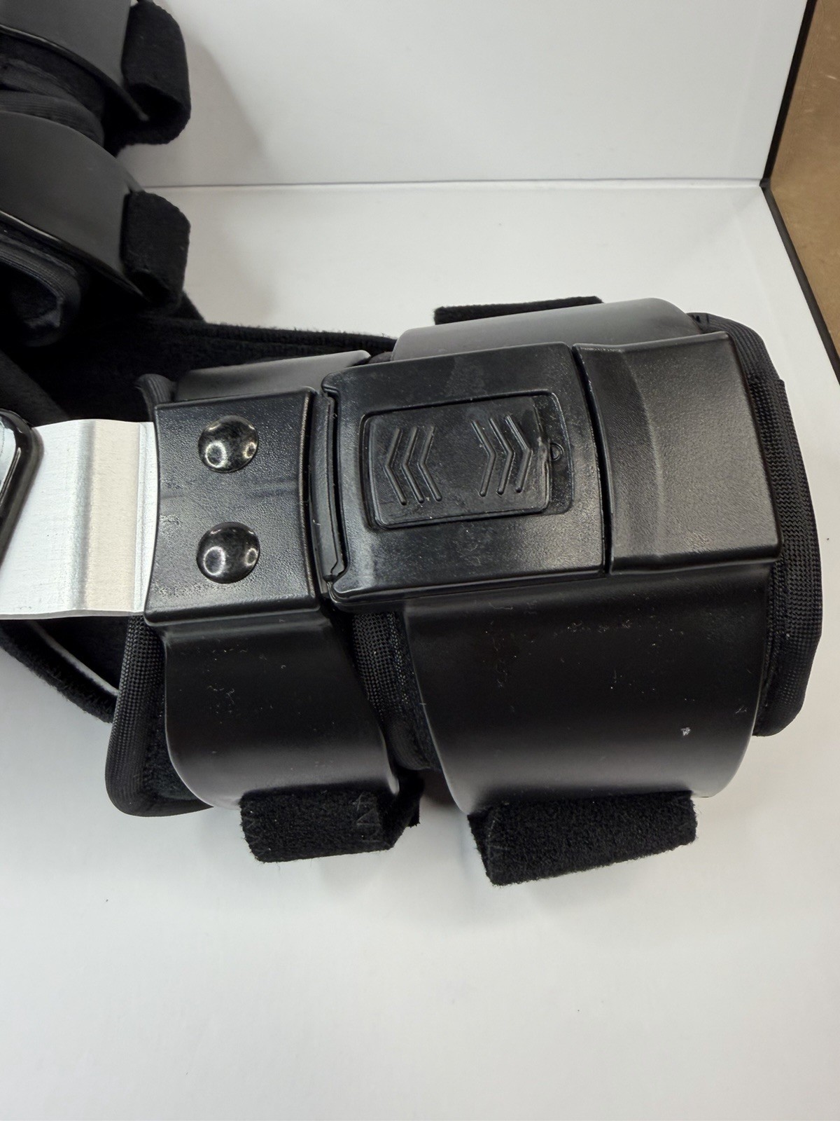 Advanced Ortho Universal Hinge Elbow Brace Right Arm 2320-R ￼