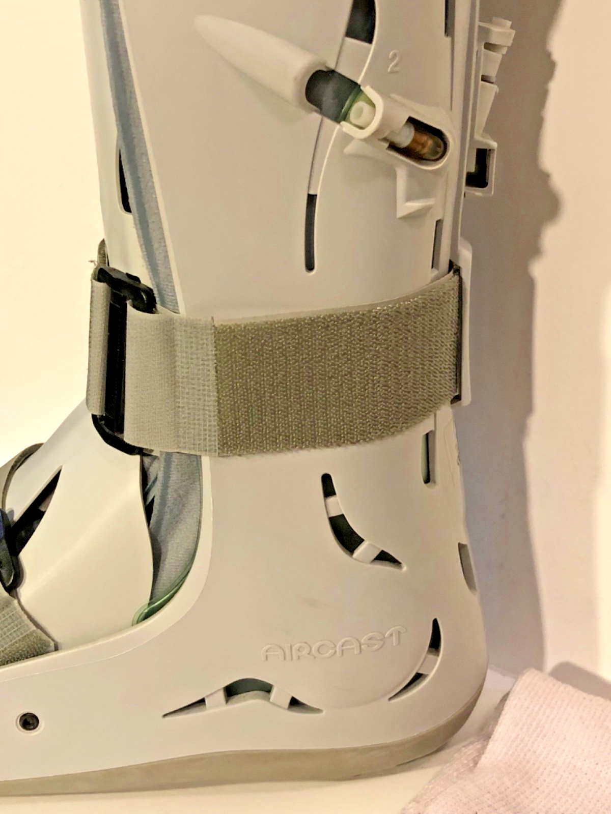 Aircast XP Walker Boot Large 01P-L Pneumatic Orthopedic Foot Brace with Pump