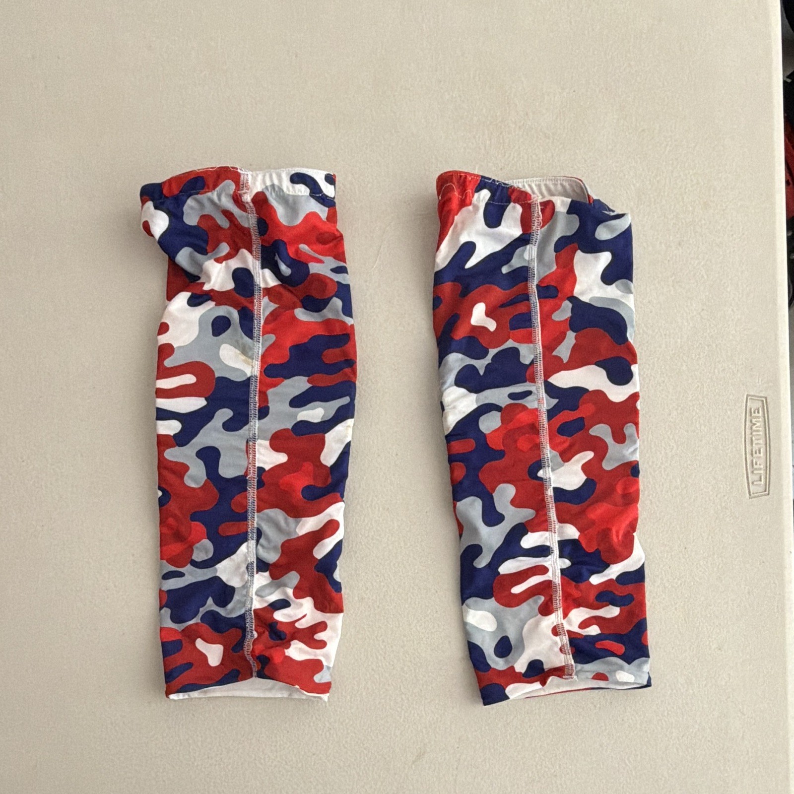 McDavid HEX Compression Sleeve Pair Leg/Knee One Size Red White Blue Camo