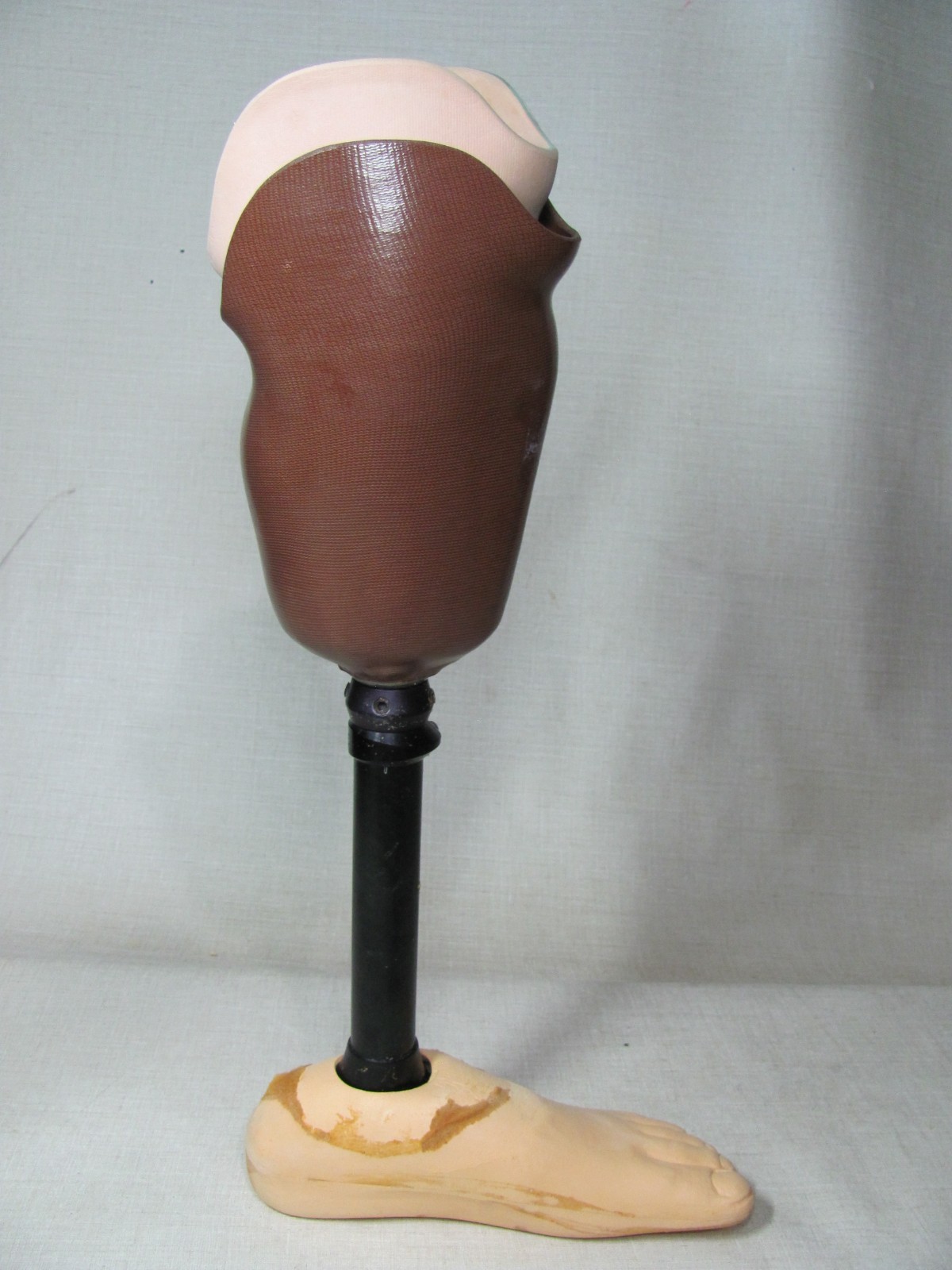 DYCOR ADL PROSTHETIC LEG LEFT BELOW-KNEE WITH SOCKET AND FOOT MADE IN USA