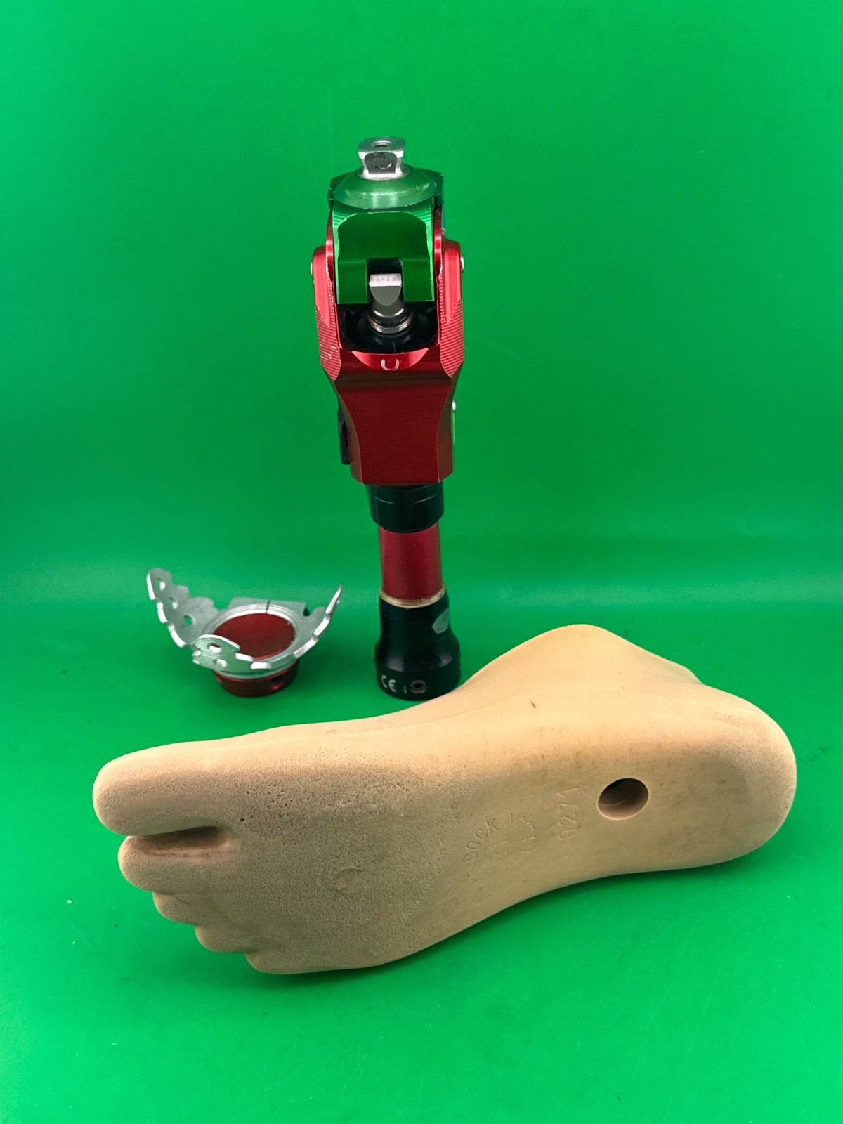 Ottobock Otto bock 3R65 pediatric prosthetic knee w/ parts, size 21 right foot