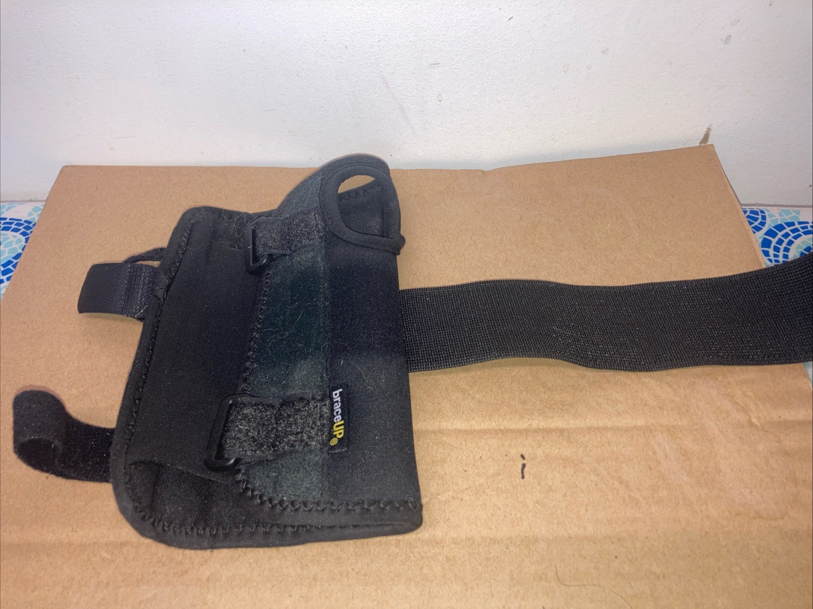 BraceUP Carpal Tunnel Wrist Brace for Men and Women Metal Splint for Left Hand