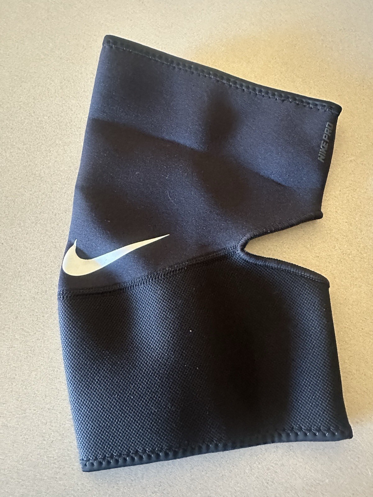 Nike Unisex Pro Closed Patella Knee Sleeve 2.0, Large, 1 Knee Sleeve
