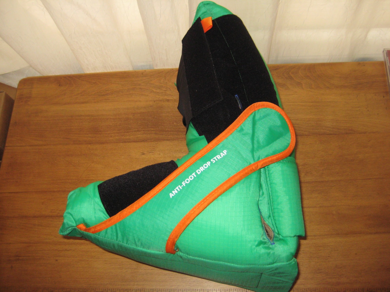 TRUVUE HEEL PROTECTOR BOOT WITH WEDGE